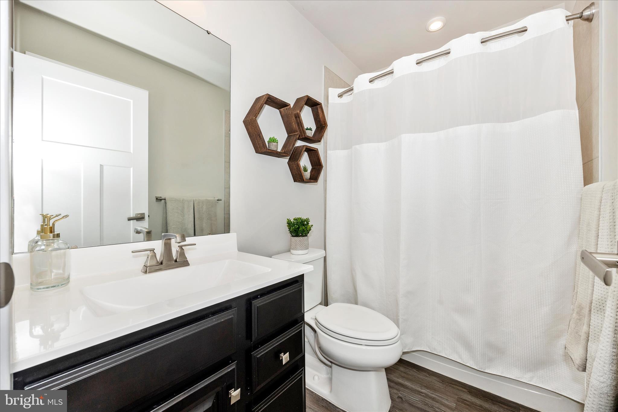LAKE LINGANORE - Residential