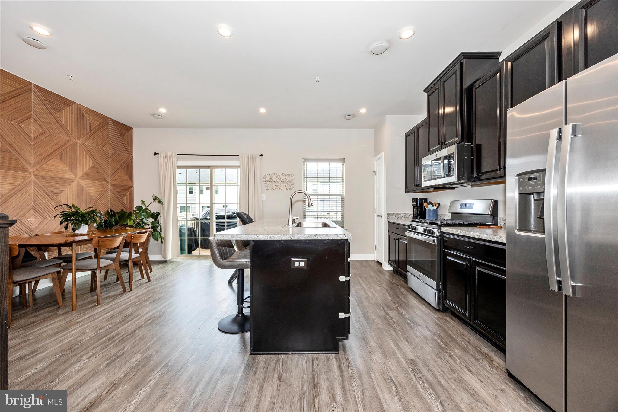 LAKE LINGANORE - Residential