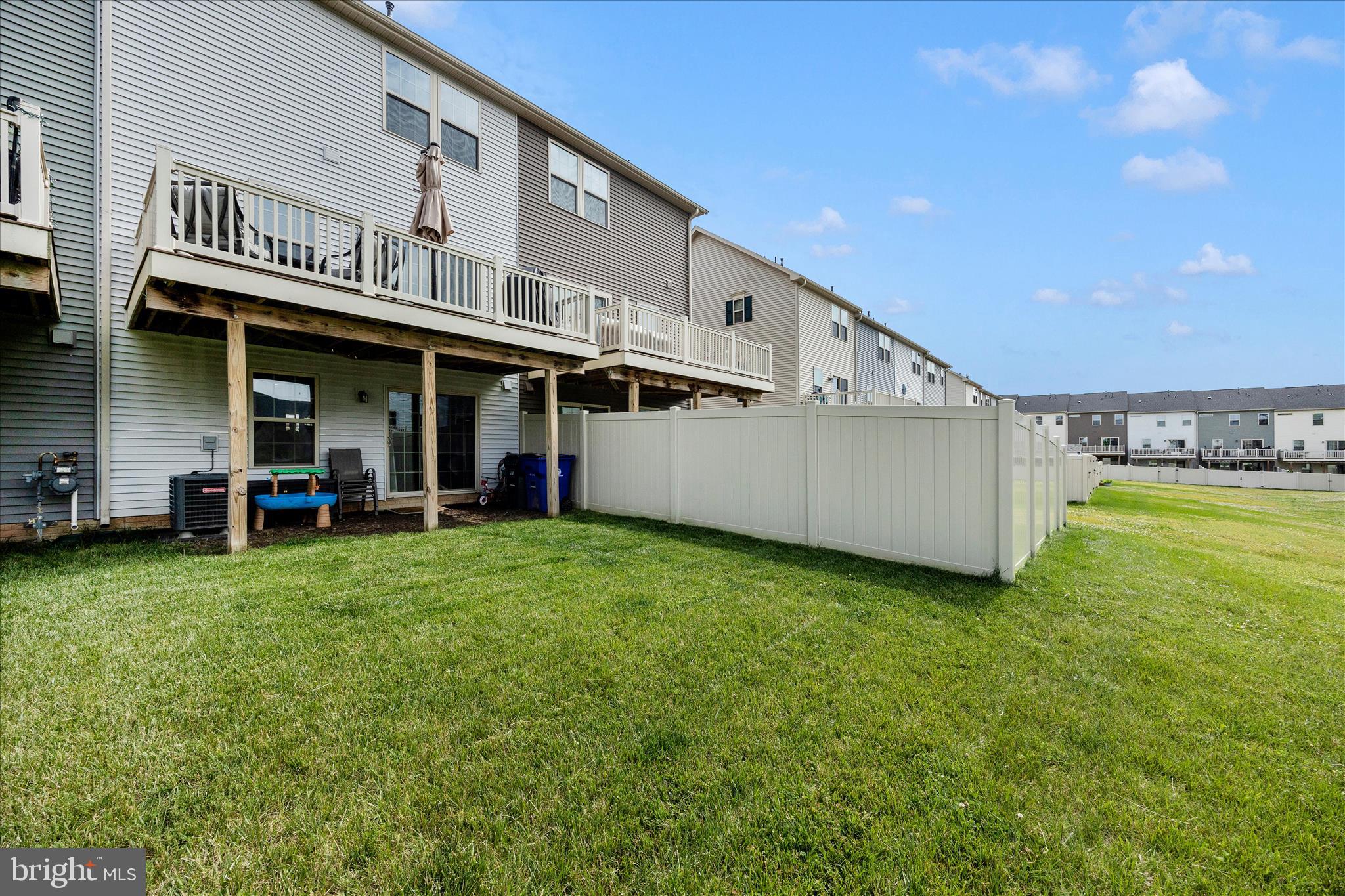 LAKE LINGANORE - Residential
