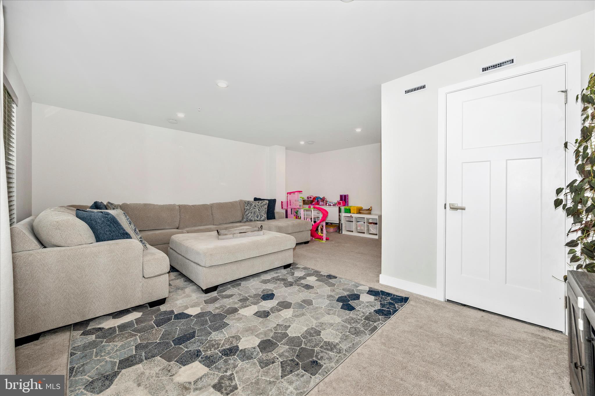 LAKE LINGANORE - Residential