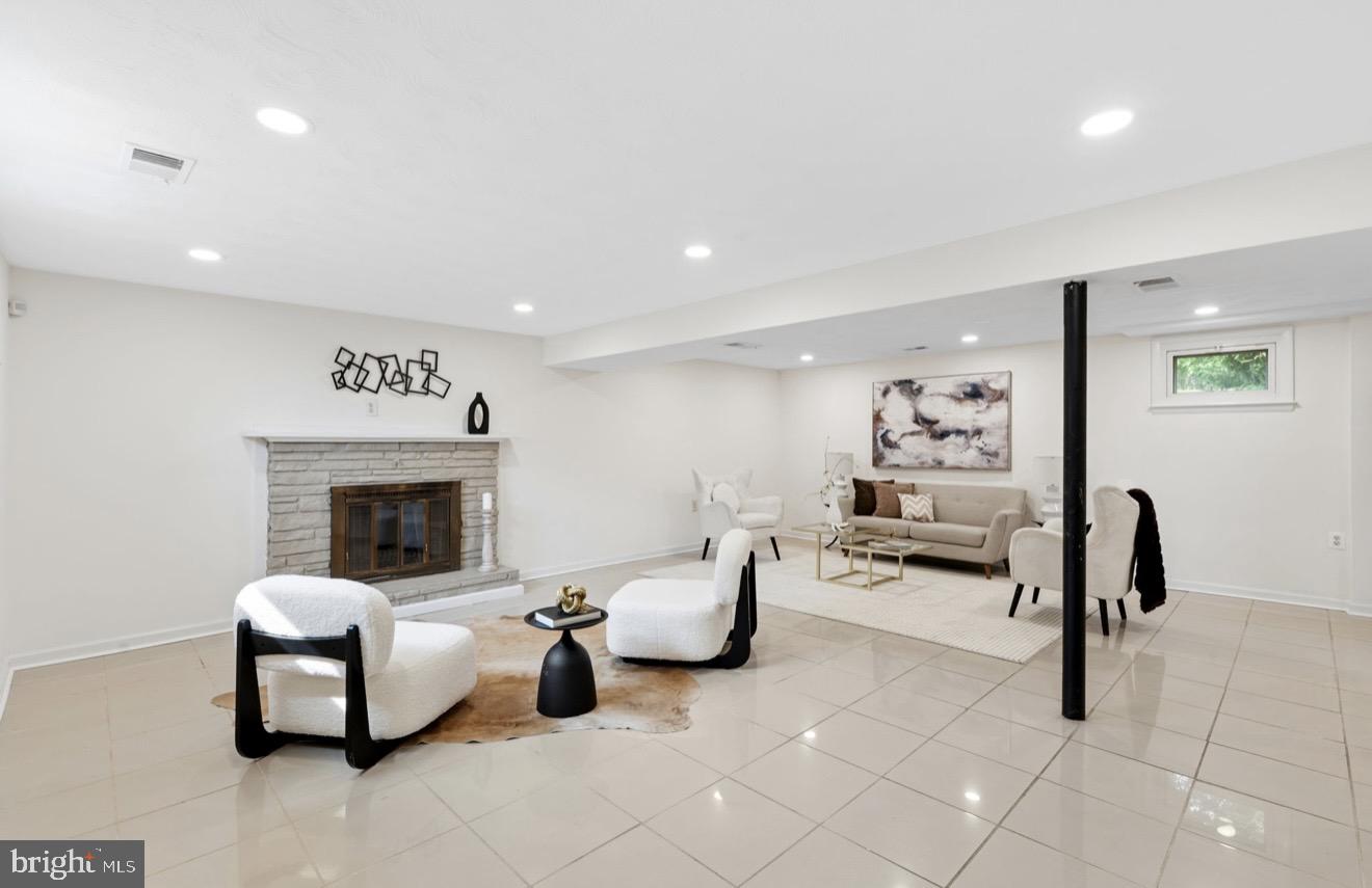 WOODBERRY FOREST - Residential