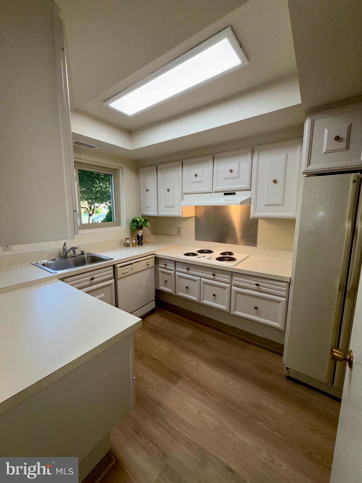 LEISURE WORLD - Residential