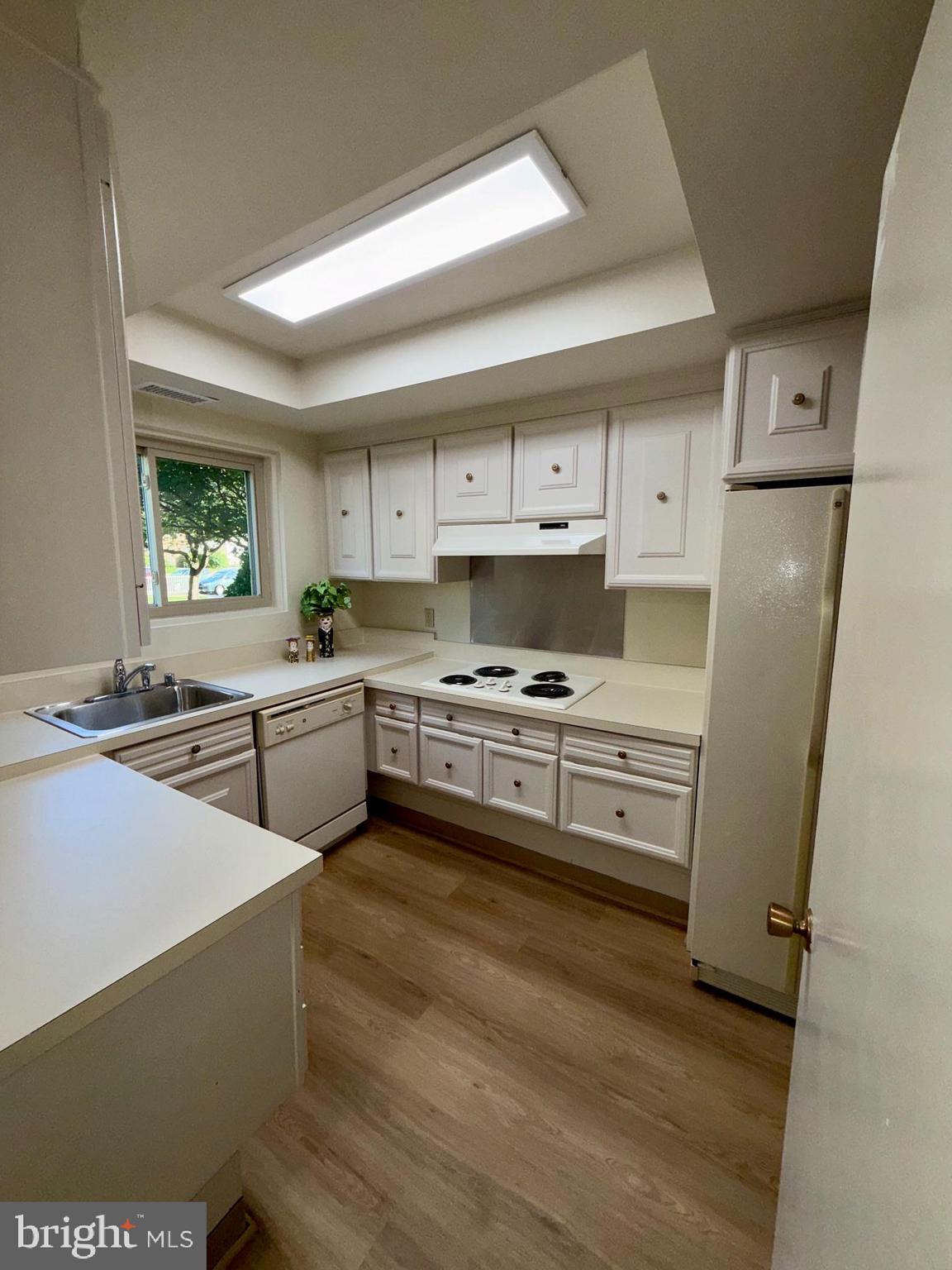 LEISURE WORLD - Residential
