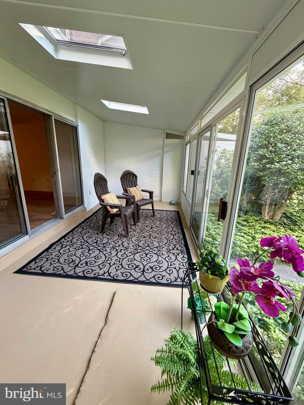 LEISURE WORLD - Residential