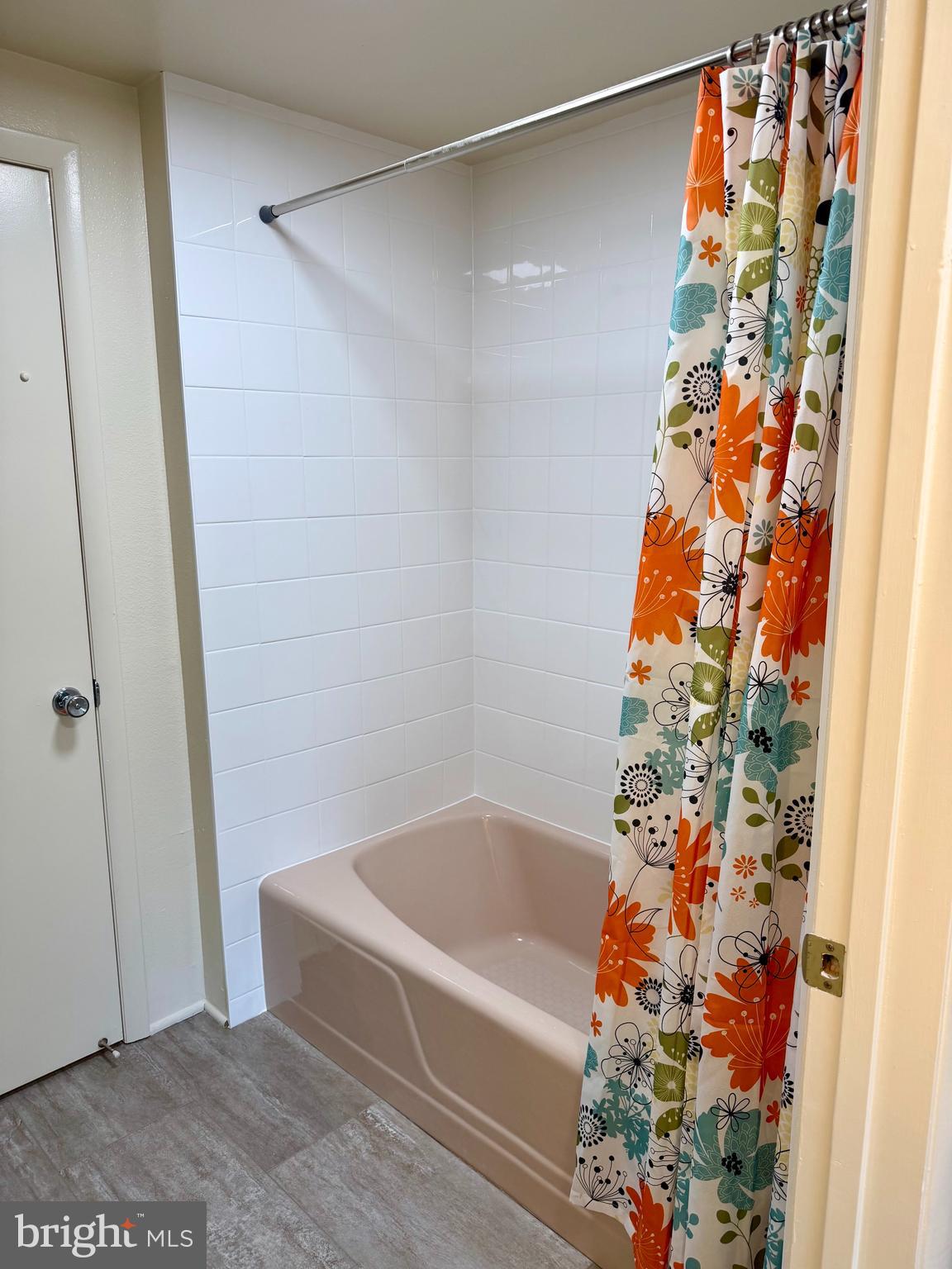 LEISURE WORLD - Residential