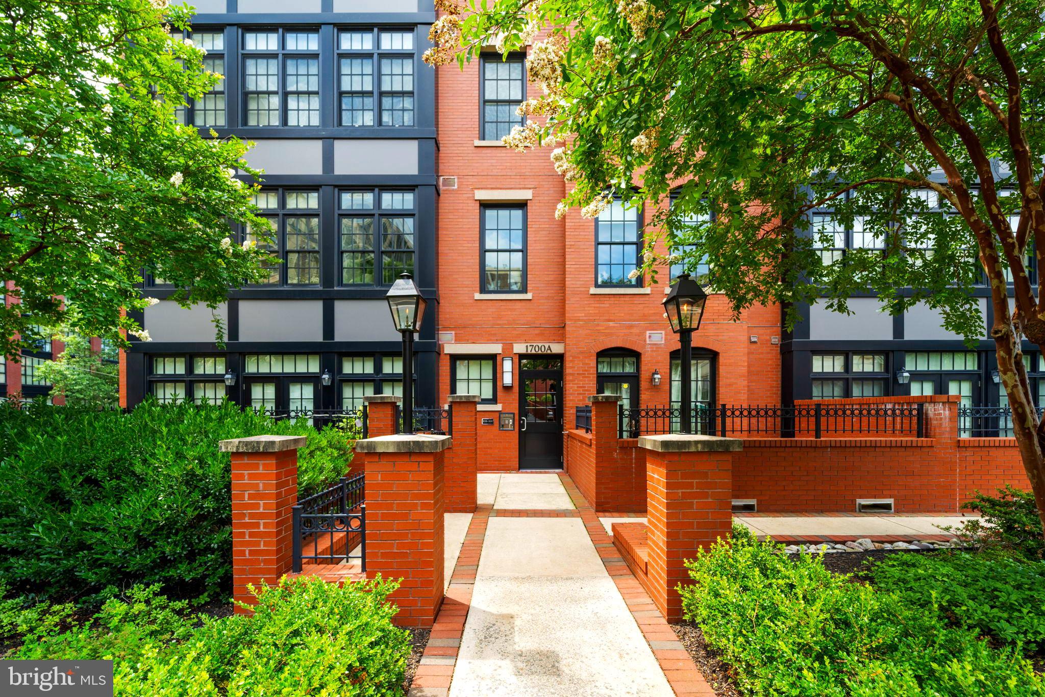 GASLIGHT SQUARE - Residential