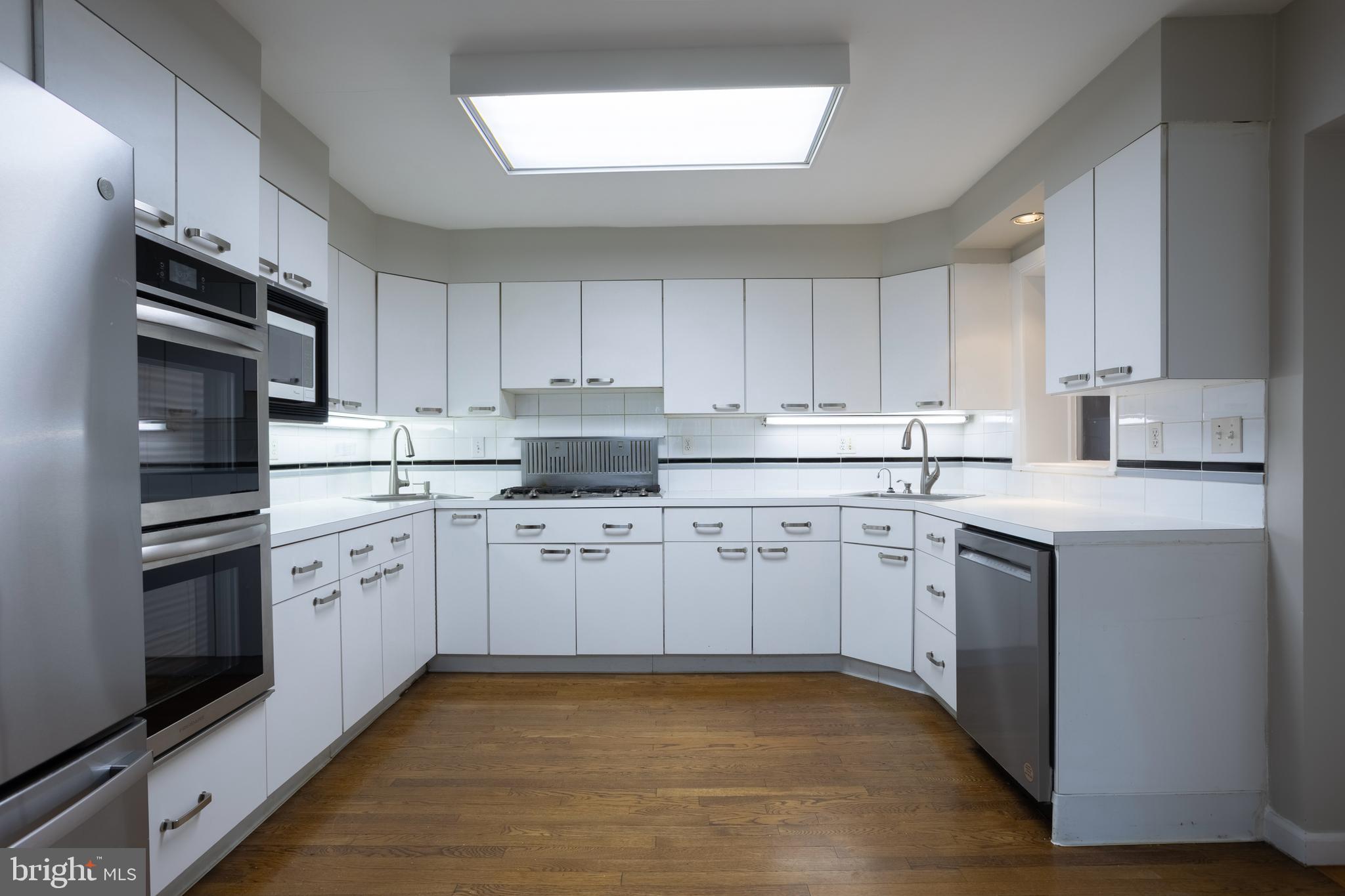 GREENSPRING MANOR - Residential