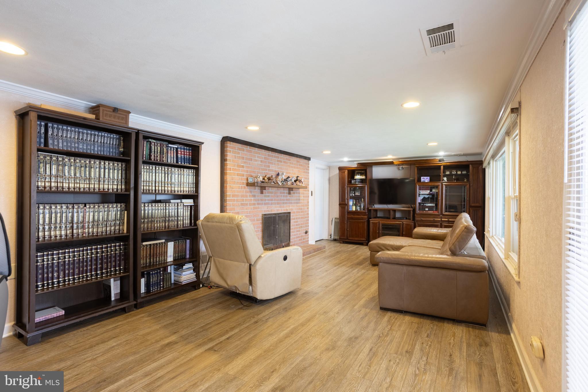 GREENSPRING MANOR - Residential