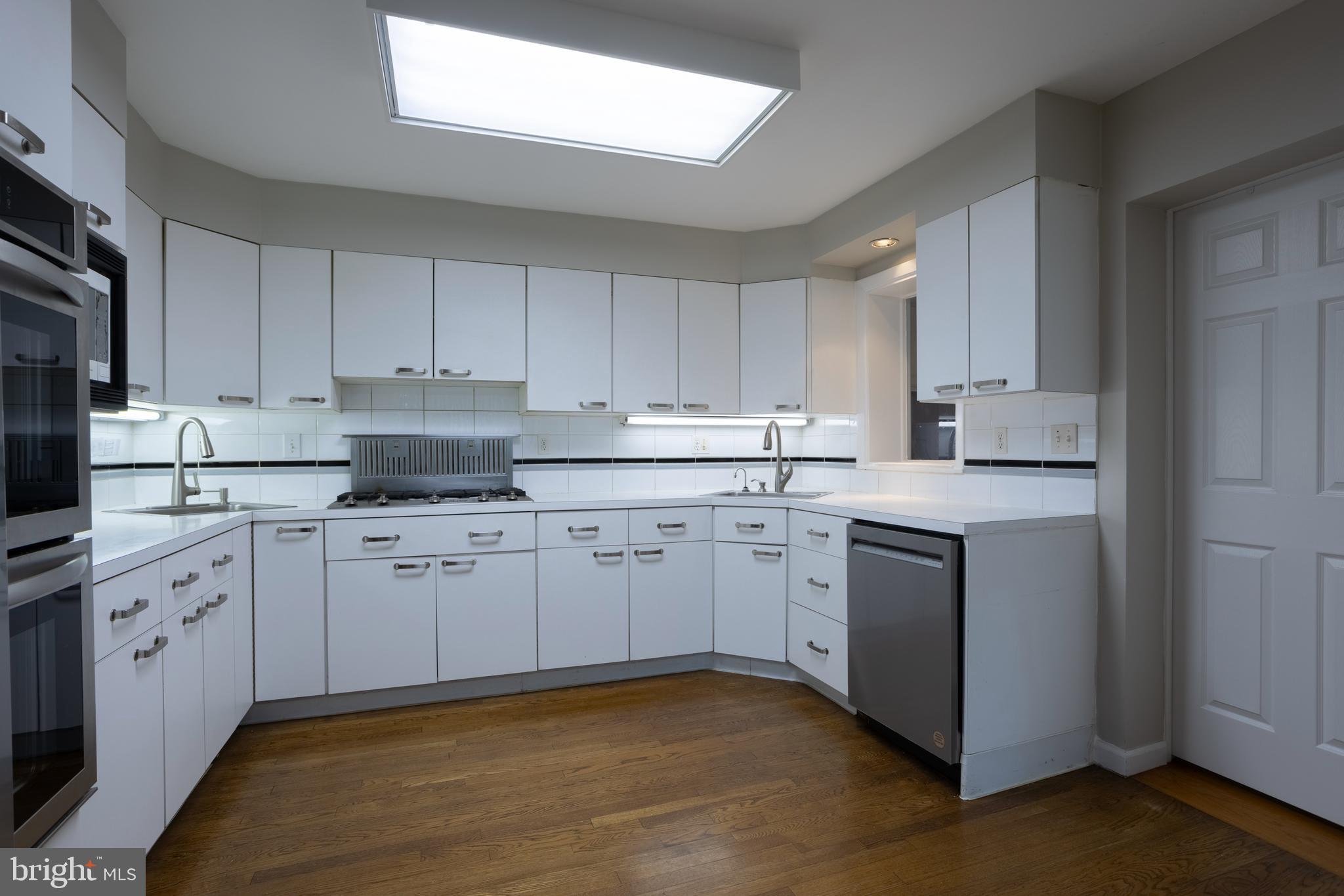 GREENSPRING MANOR - Residential