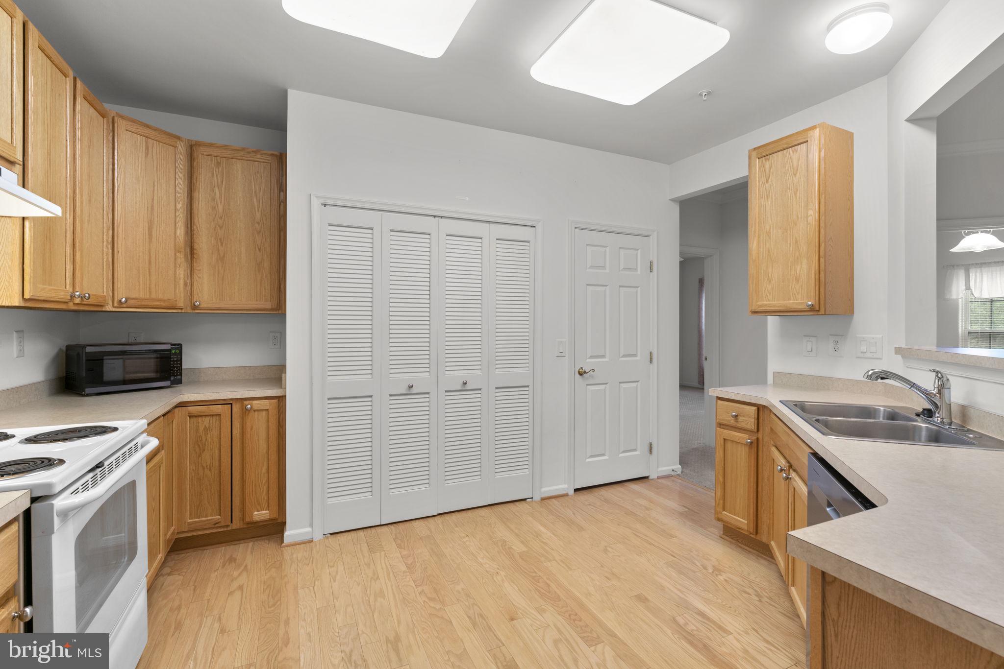 COURTYARDS AT WAVERLY WOODS EAST - Residential