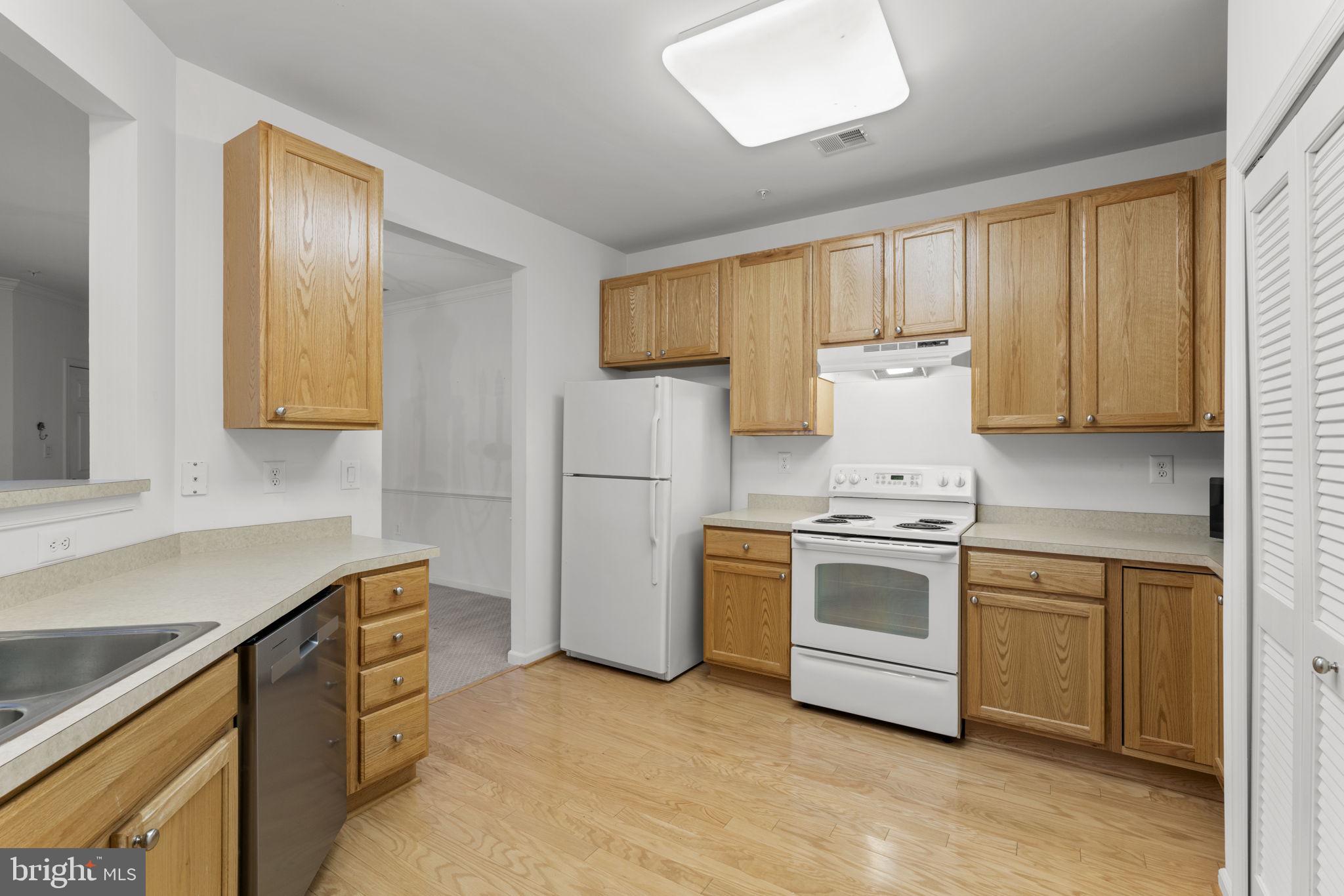 COURTYARDS AT WAVERLY WOODS EAST - Residential