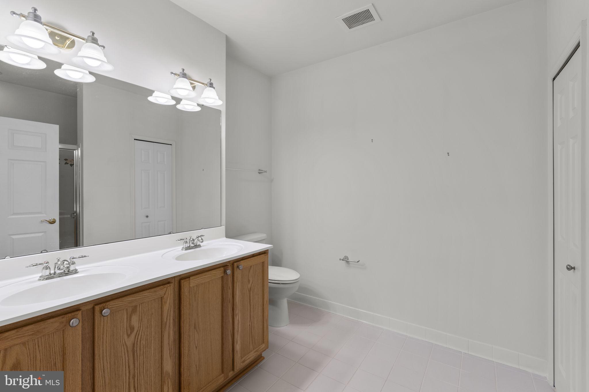 COURTYARDS AT WAVERLY WOODS EAST - Residential