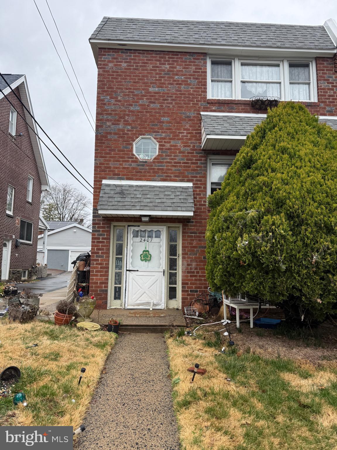 2+2 Duplex For Sale in Delco! Opportunity knocks for a savvy investor and/or homeowner... Live in one and rent out the other. Two large units enjoy a shared main entrance with separate entrances for each unit, rear off-street parking, separate basement storage lockers, laundry, and Central Air has recently been installed. First Floor Unit has 2 Bedrooms, Living Room, Kitchen, and Full Bath with ceramic tile. Second Floor Unit also has 2 Bedrooms, Living Room Kitchen, and Full Bath with ceramic tile. Walking distance local stores. Plenty of public transportation with a Septa stop right outside and the train station 1.3 miles away. Make your appointment today!