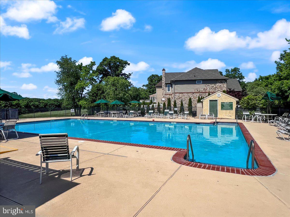 RIVERCREST - Residential