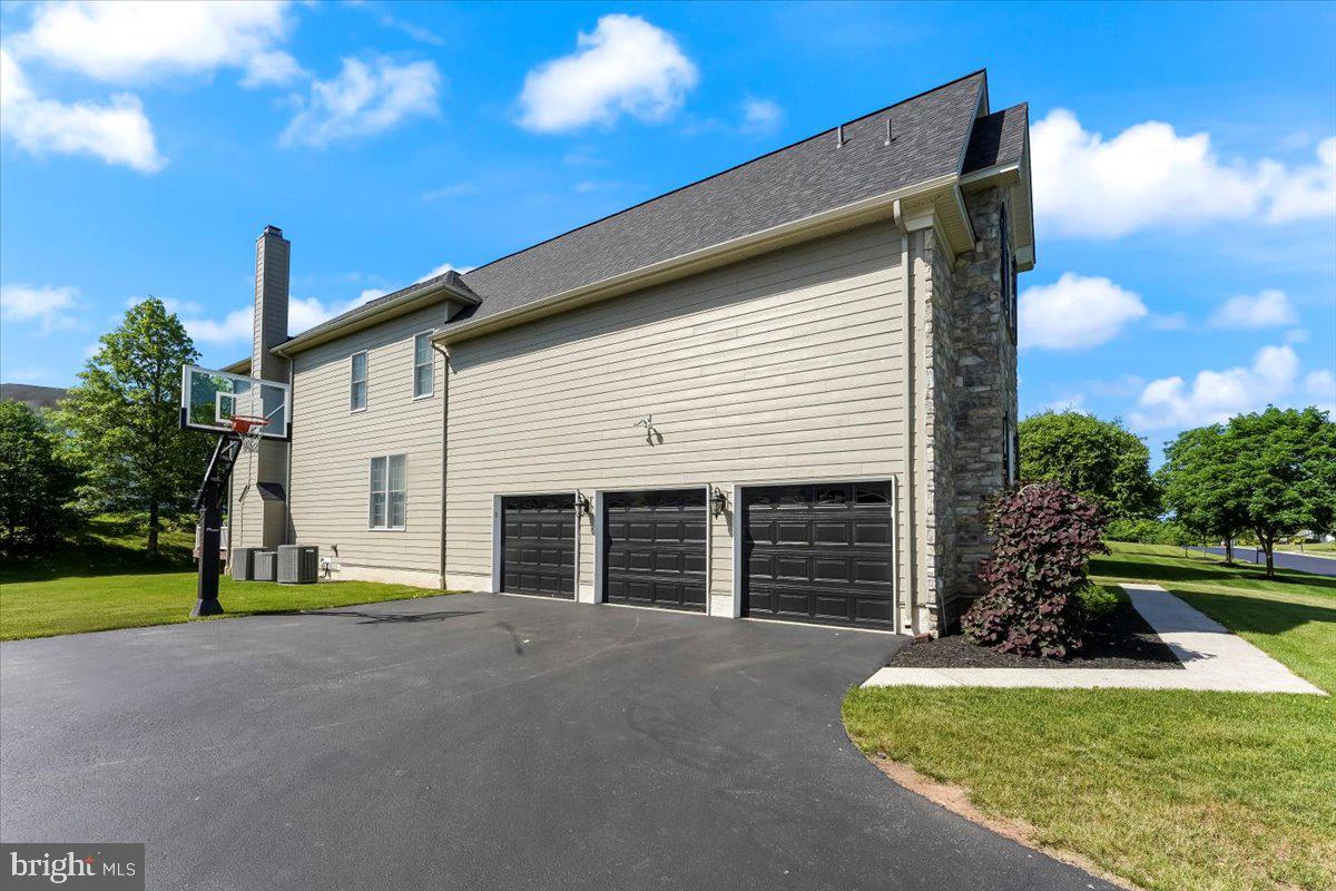 RIVERCREST - Residential