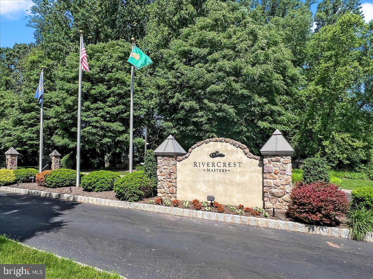 RIVERCREST - Residential
