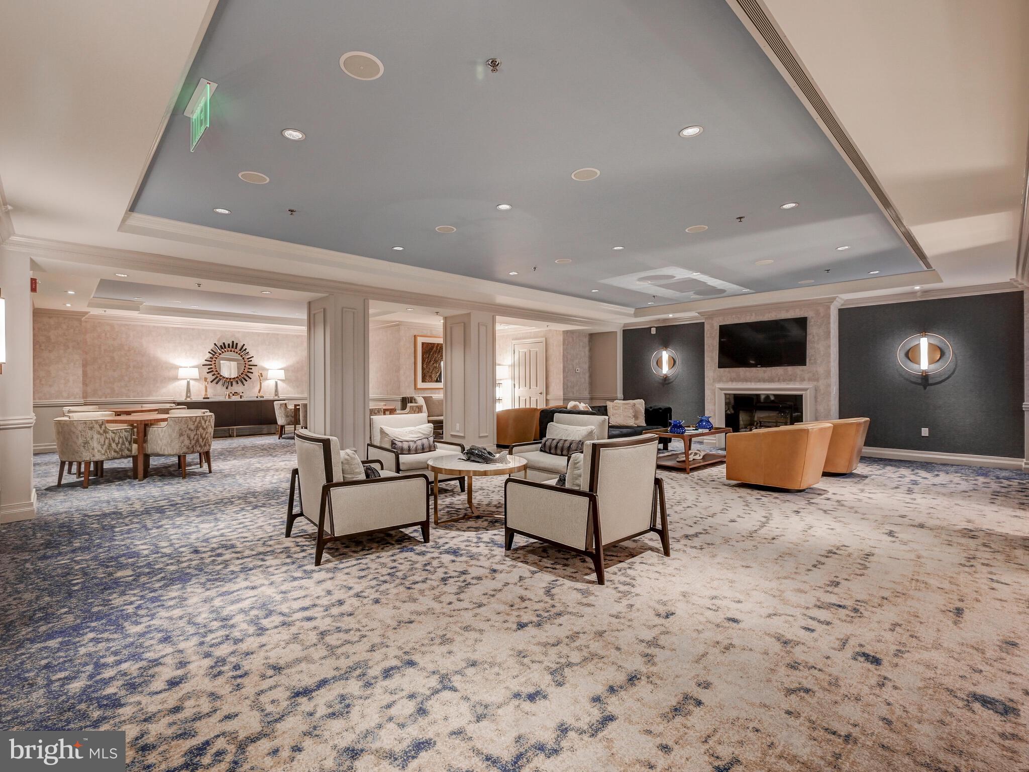 THE RITZ-CARLTON RESIDENCES - Residential Lease