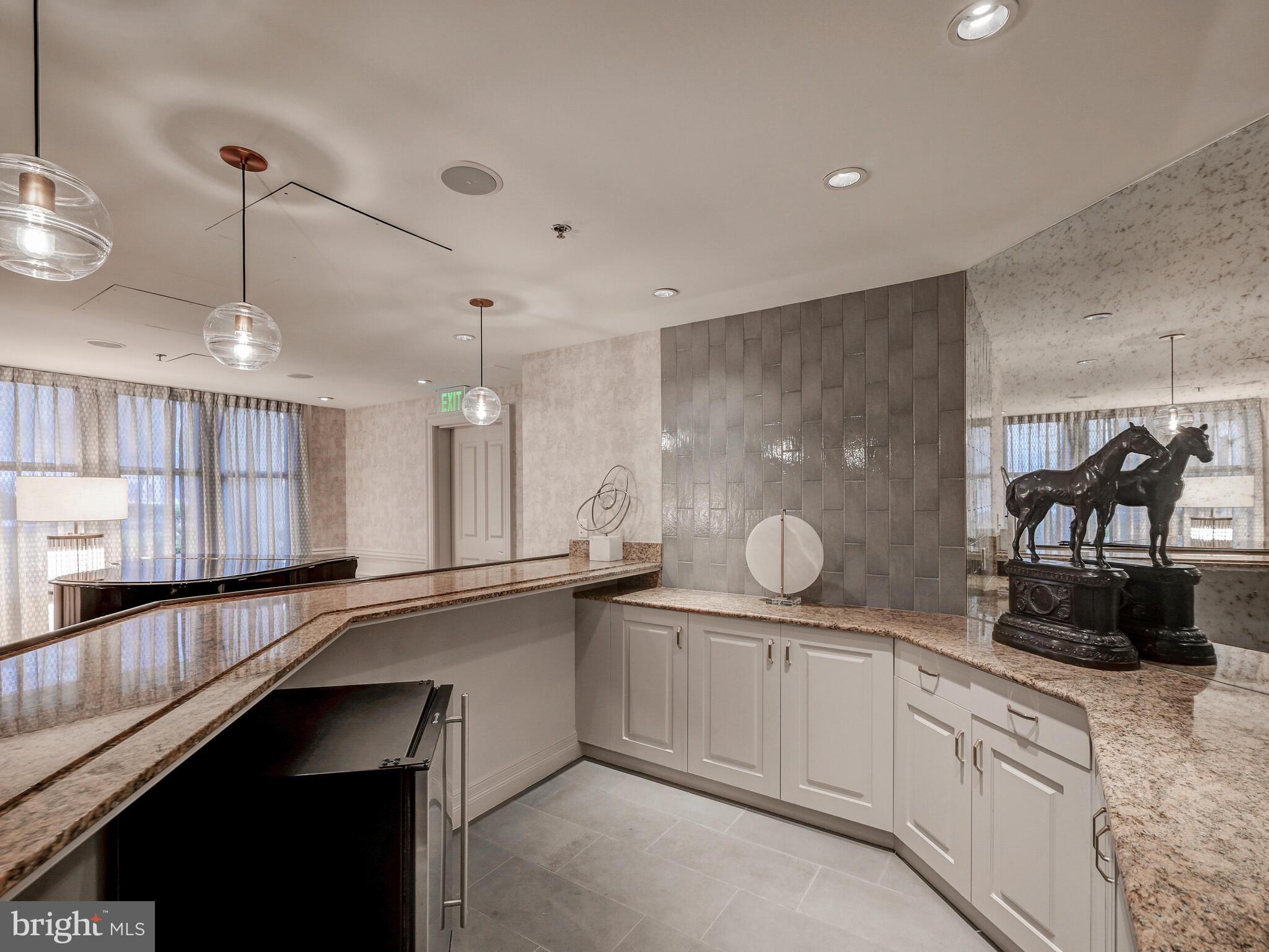 THE RITZ-CARLTON RESIDENCES - Residential Lease