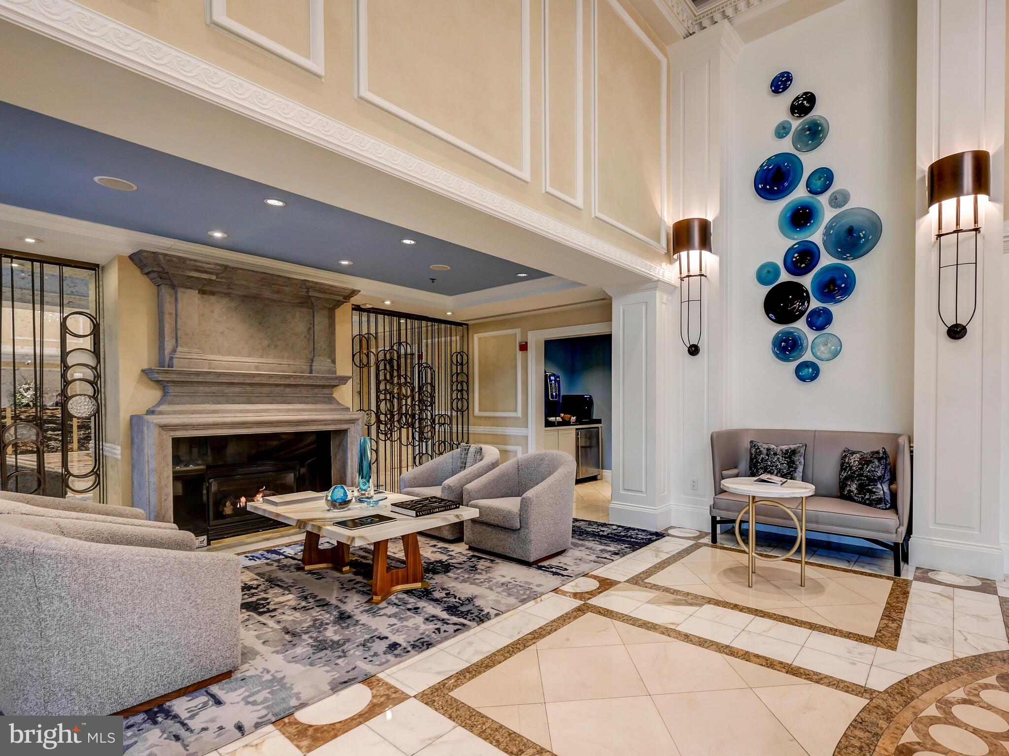 THE RITZ-CARLTON RESIDENCES - Residential Lease