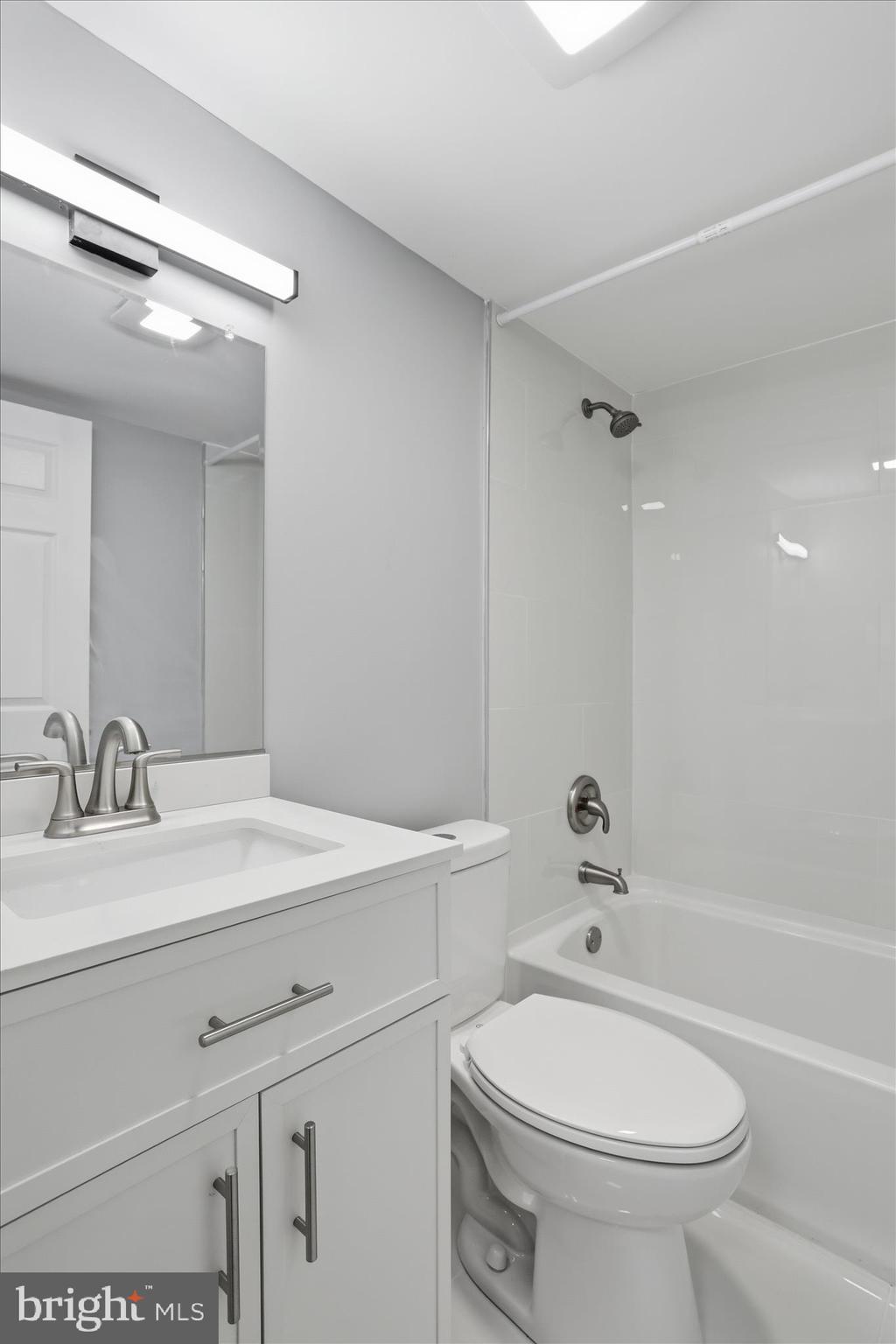 COUNTRY CLUB GREEN - Residential