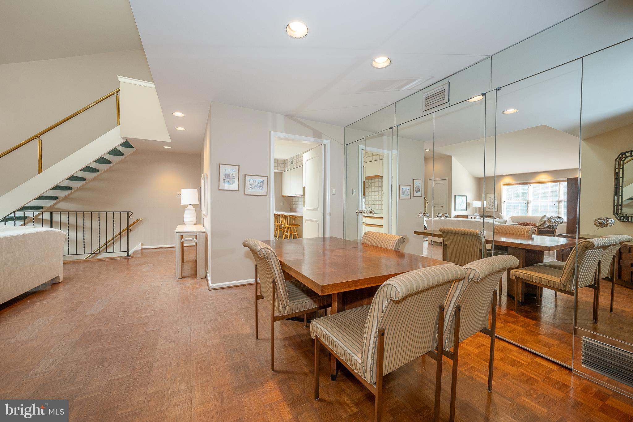 VALLEY GLEN - Residential