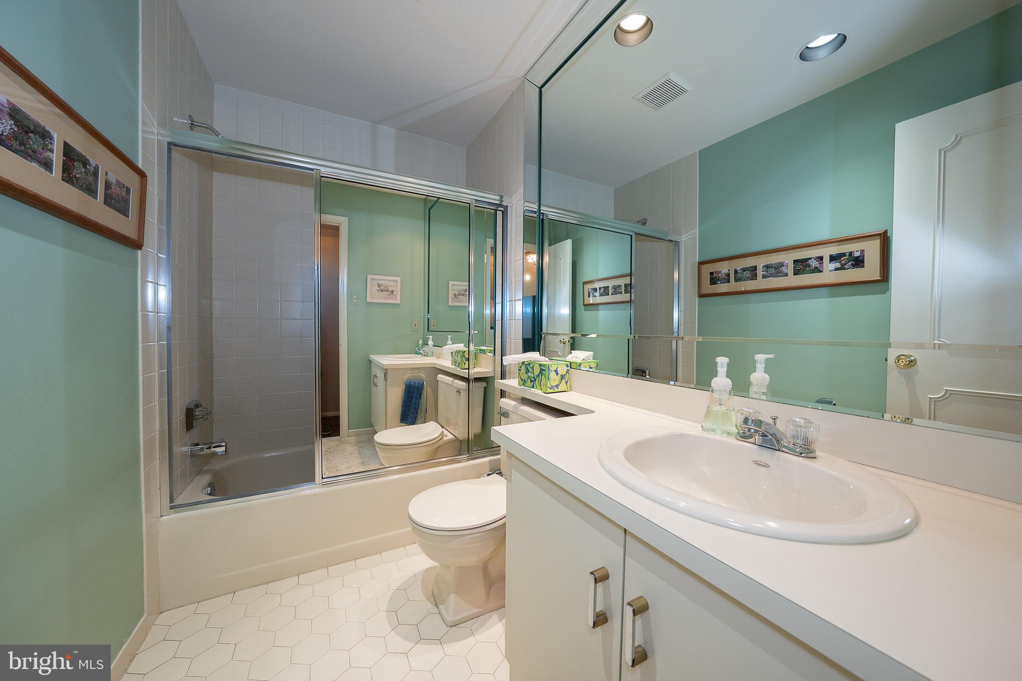 VALLEY GLEN - Residential