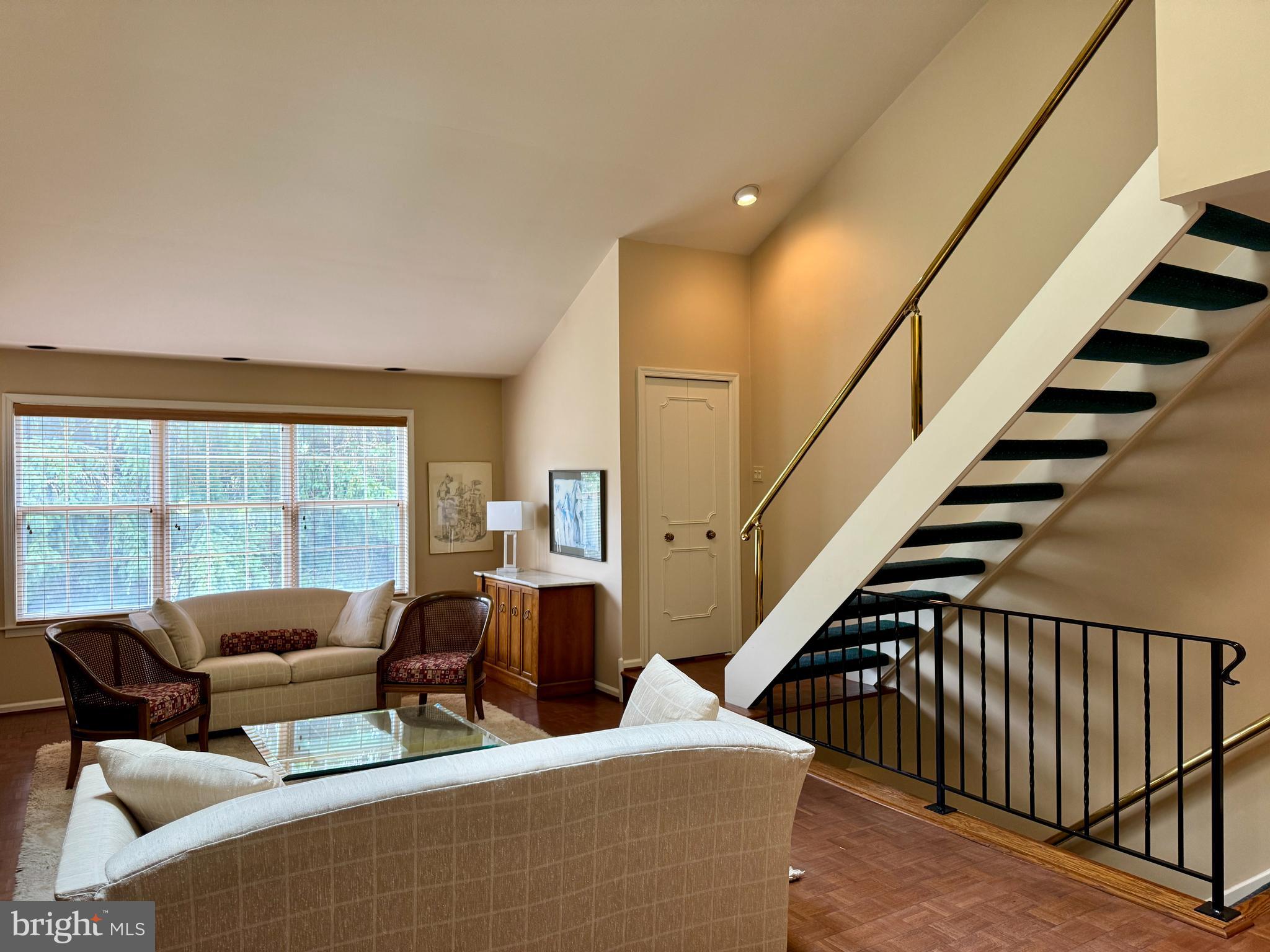 VALLEY GLEN - Residential