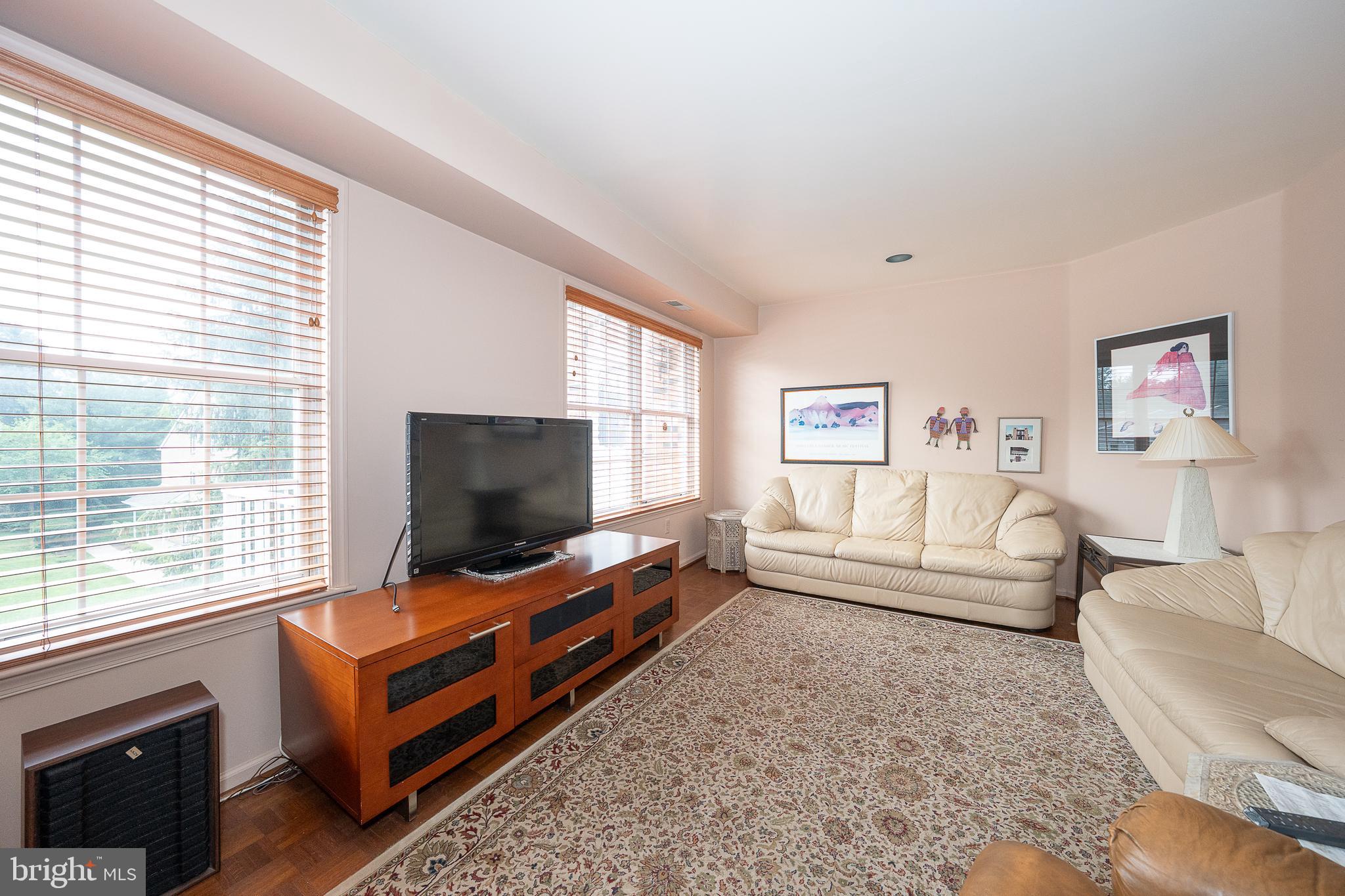 VALLEY GLEN - Residential