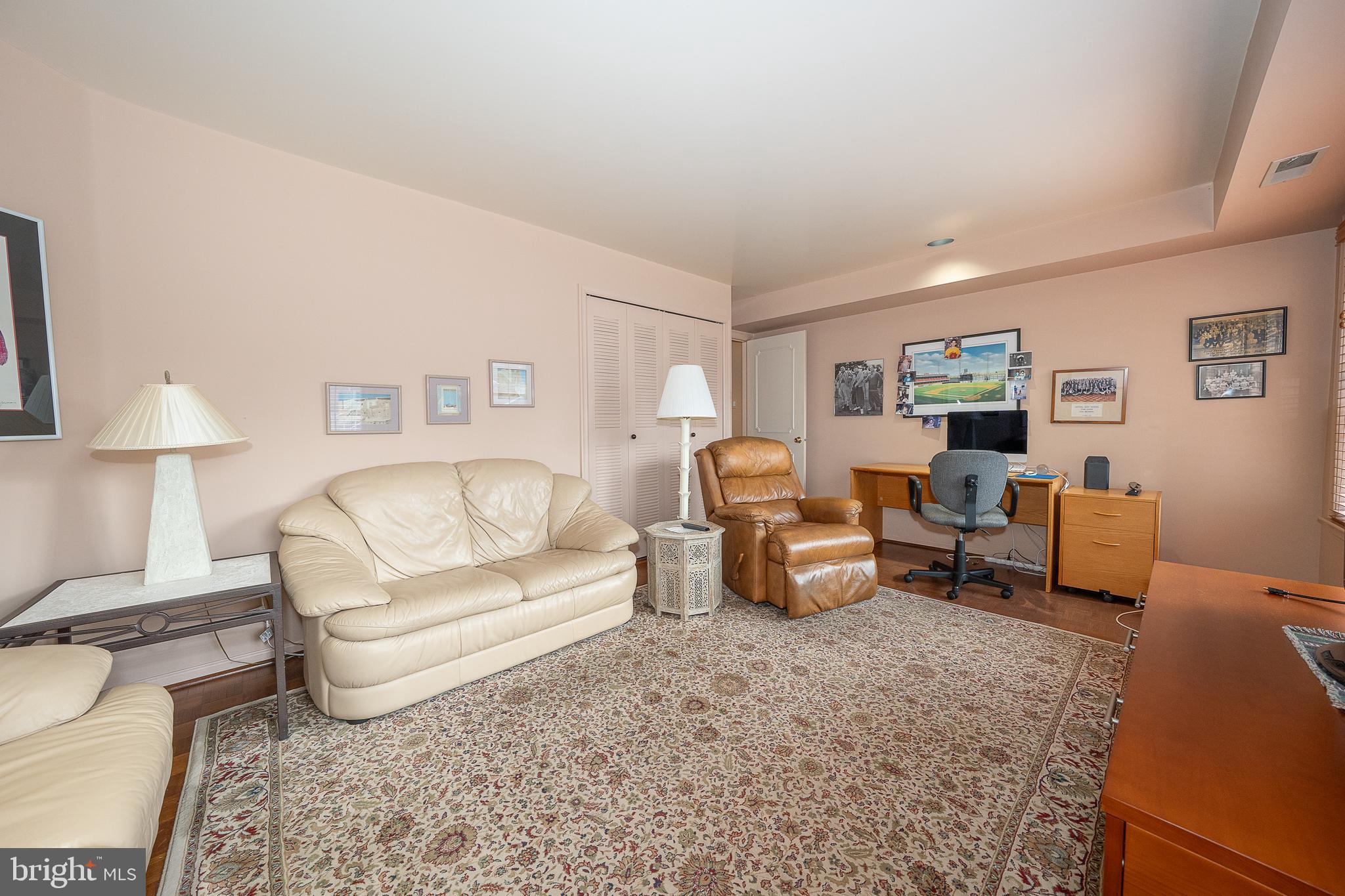 VALLEY GLEN - Residential