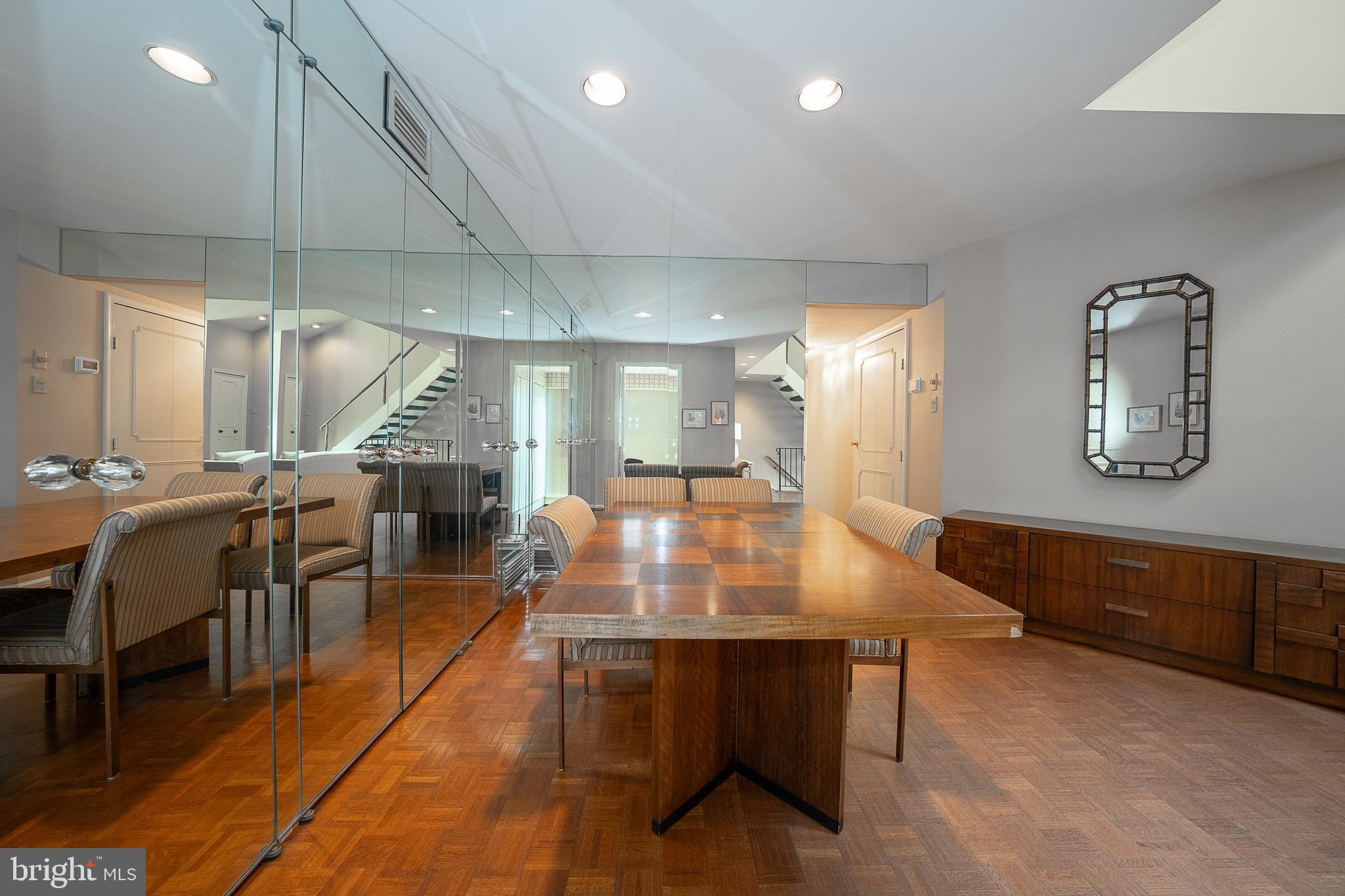 VALLEY GLEN - Residential