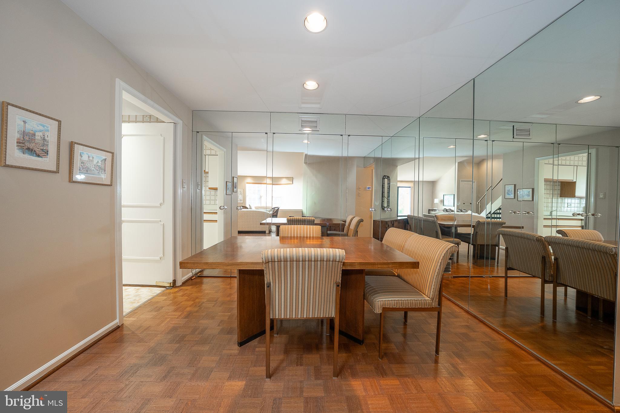 VALLEY GLEN - Residential