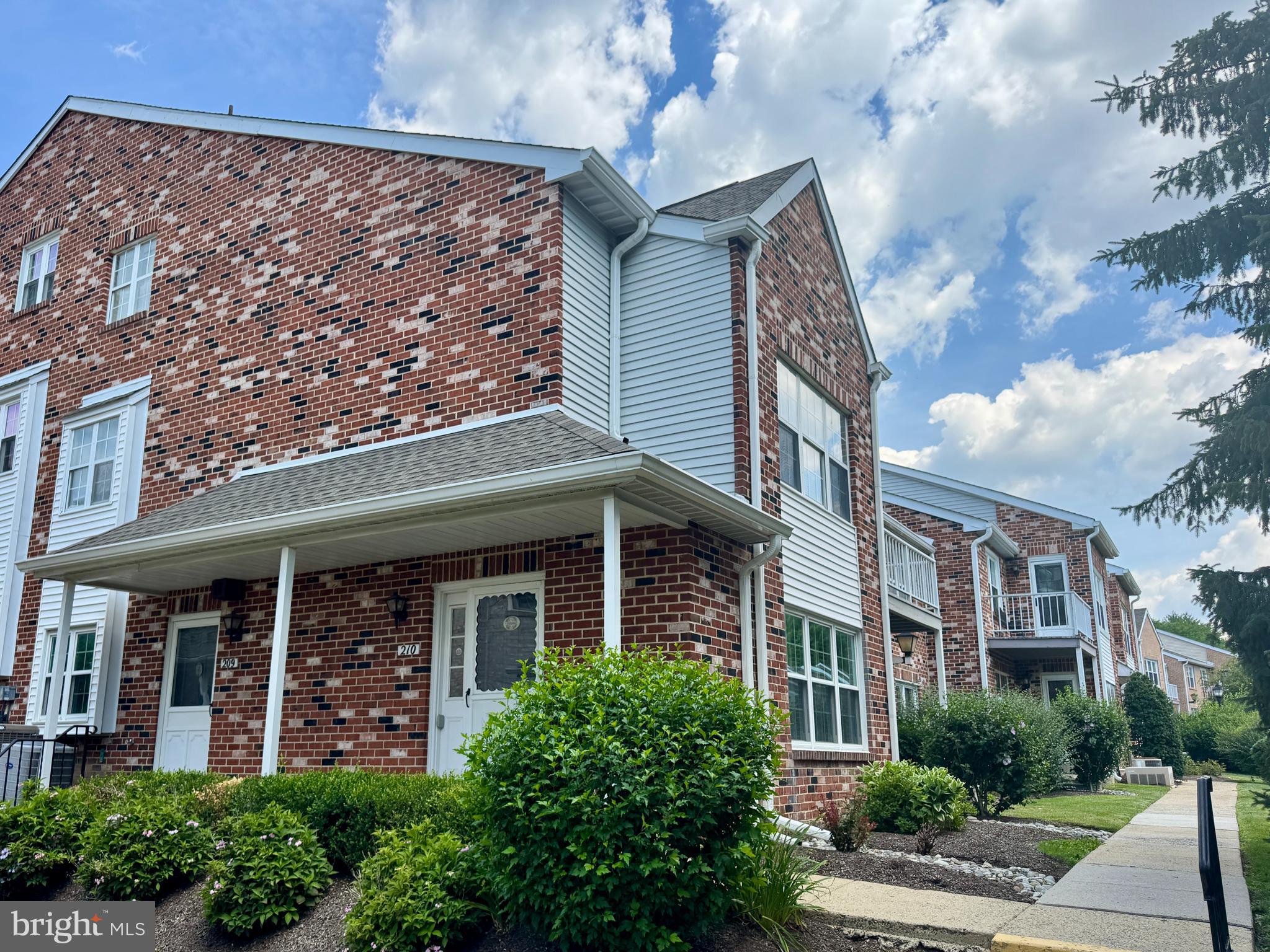 VALLEY GLEN - Residential