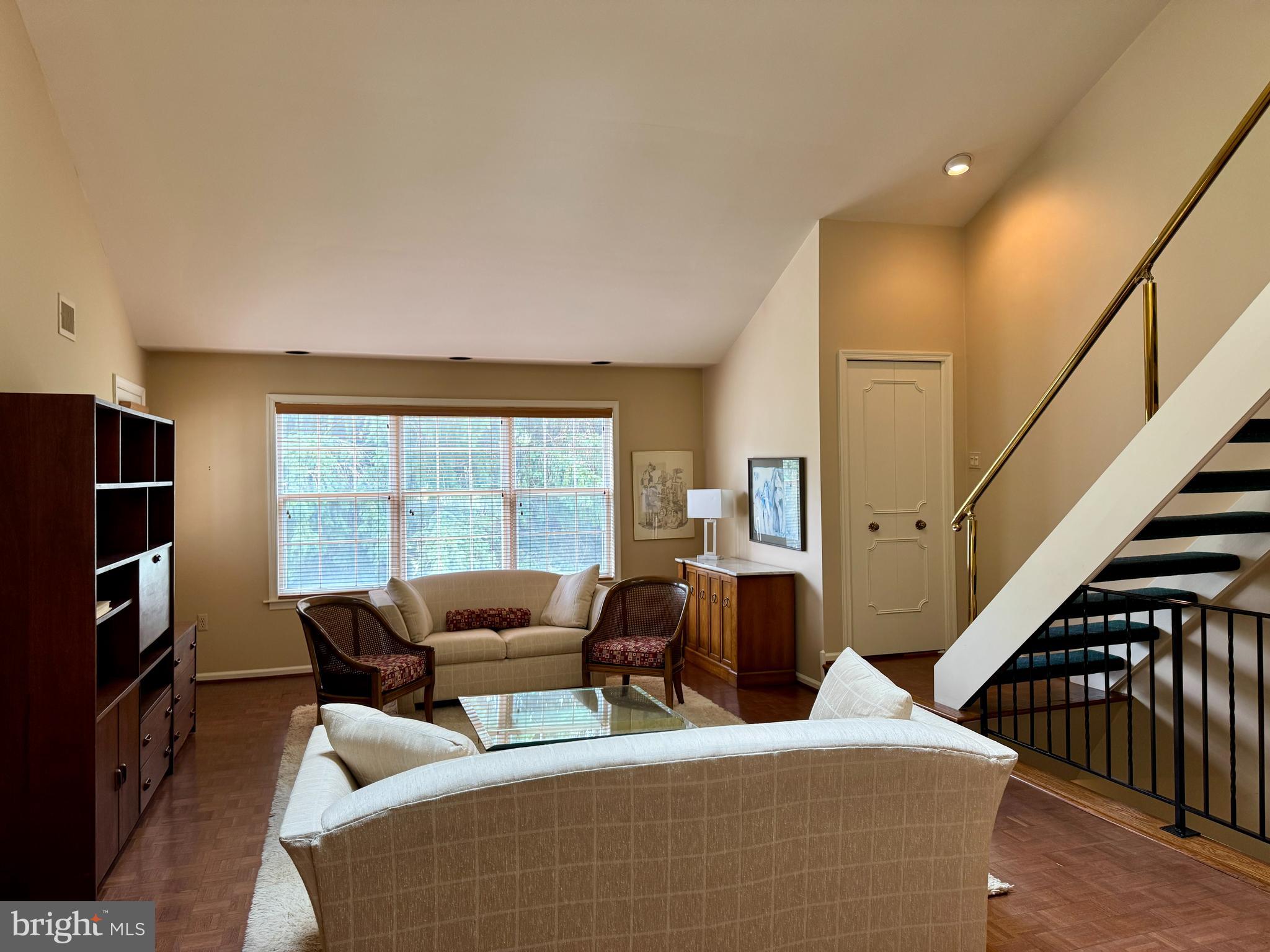 VALLEY GLEN - Residential