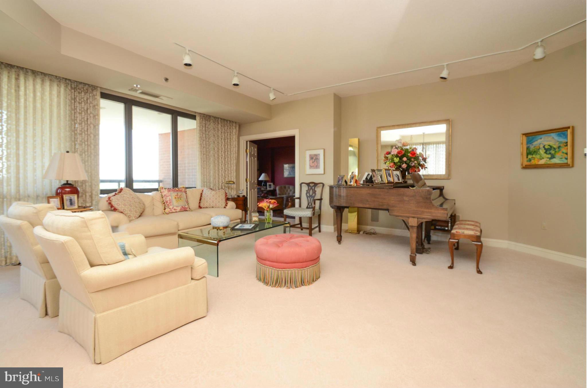 Rarely available, beautiful Mayfair model with 2,210 sq.ft. on a high floor.  Two bedroom plus large den adjacent to living room.  Walls of glass and designer built-ins.  Excellent living space with a sensational flow.  Wonderful covered outdoor balcony.  Special assessment of $1,158.33 due 9/1/16.