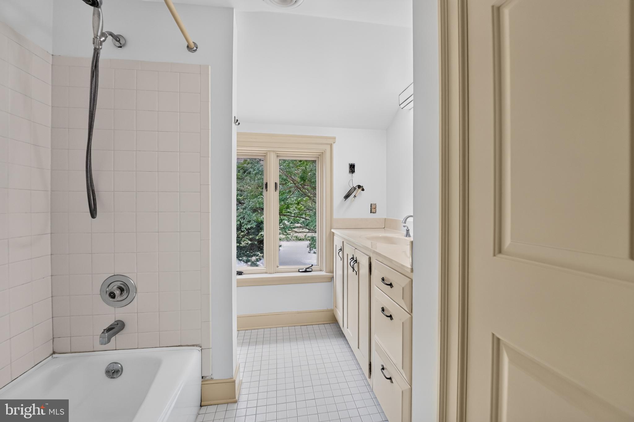 GOVERNOR GRASON MANOR - Residential