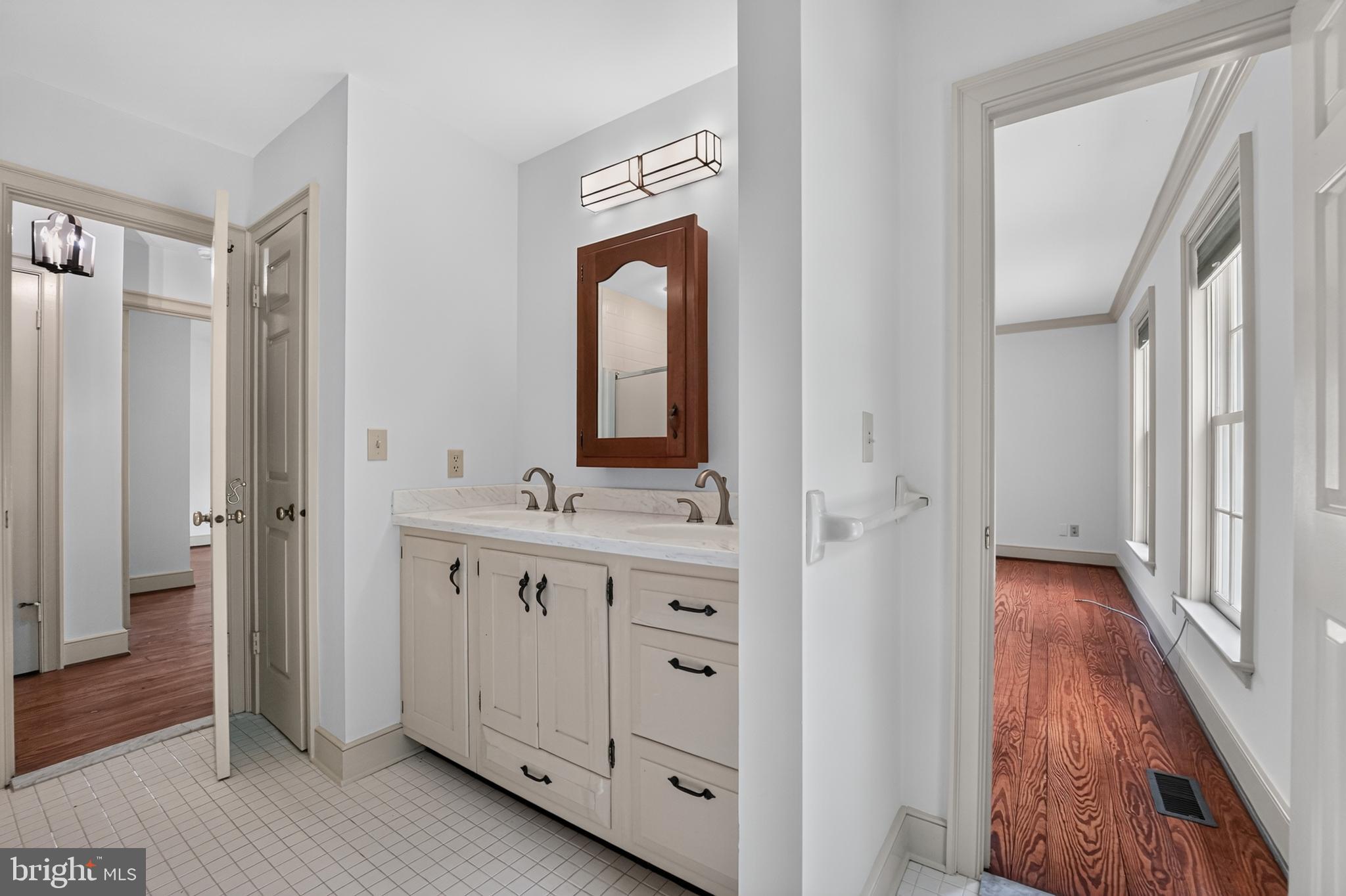 GOVERNOR GRASON MANOR - Residential