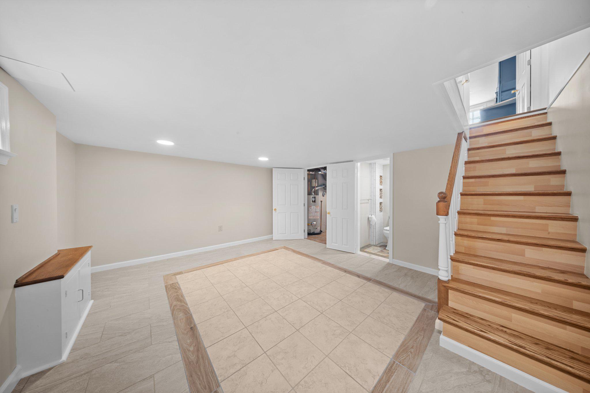 OXFORD CIRCLE - Residential