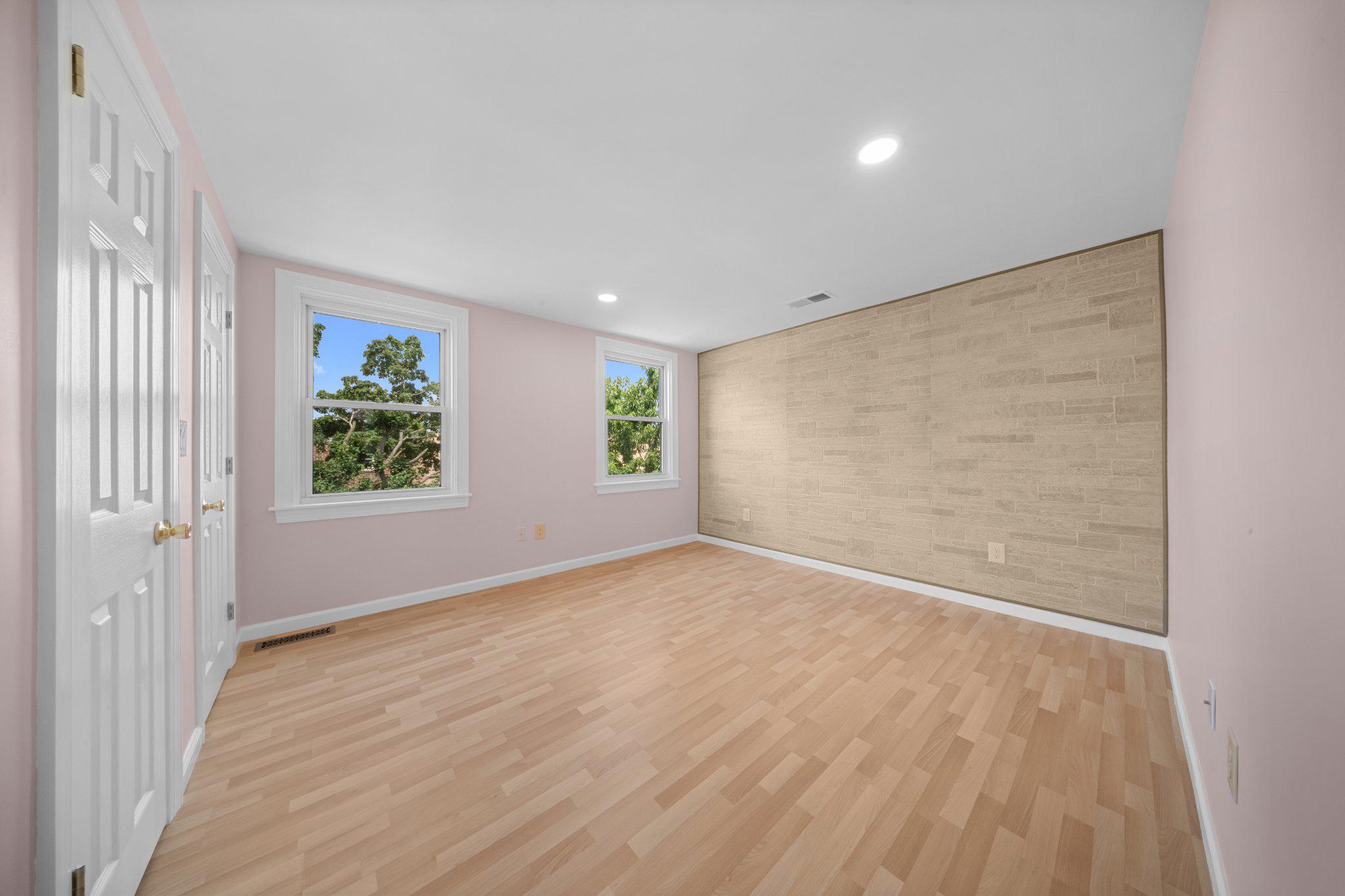 OXFORD CIRCLE - Residential