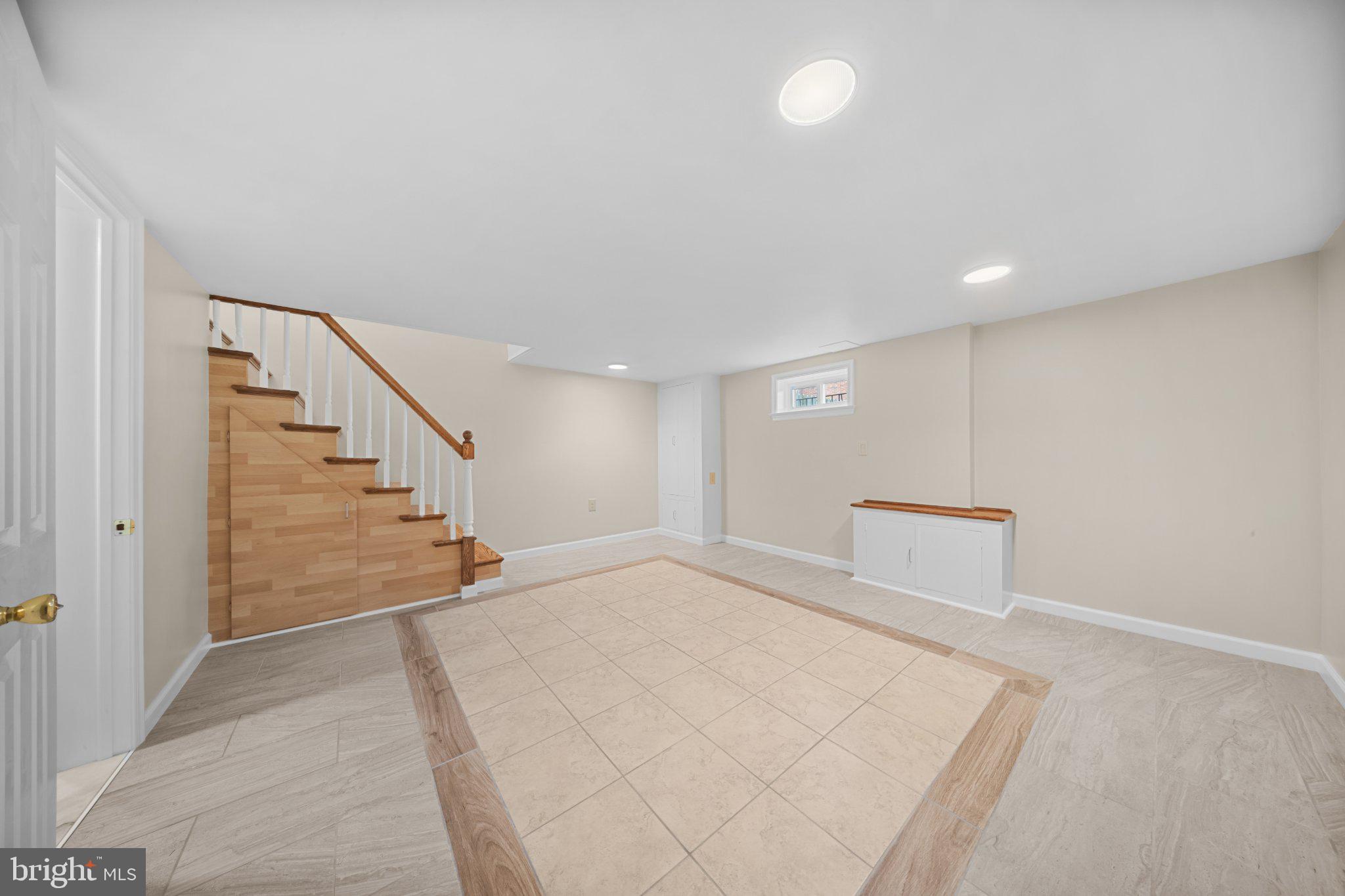 OXFORD CIRCLE - Residential