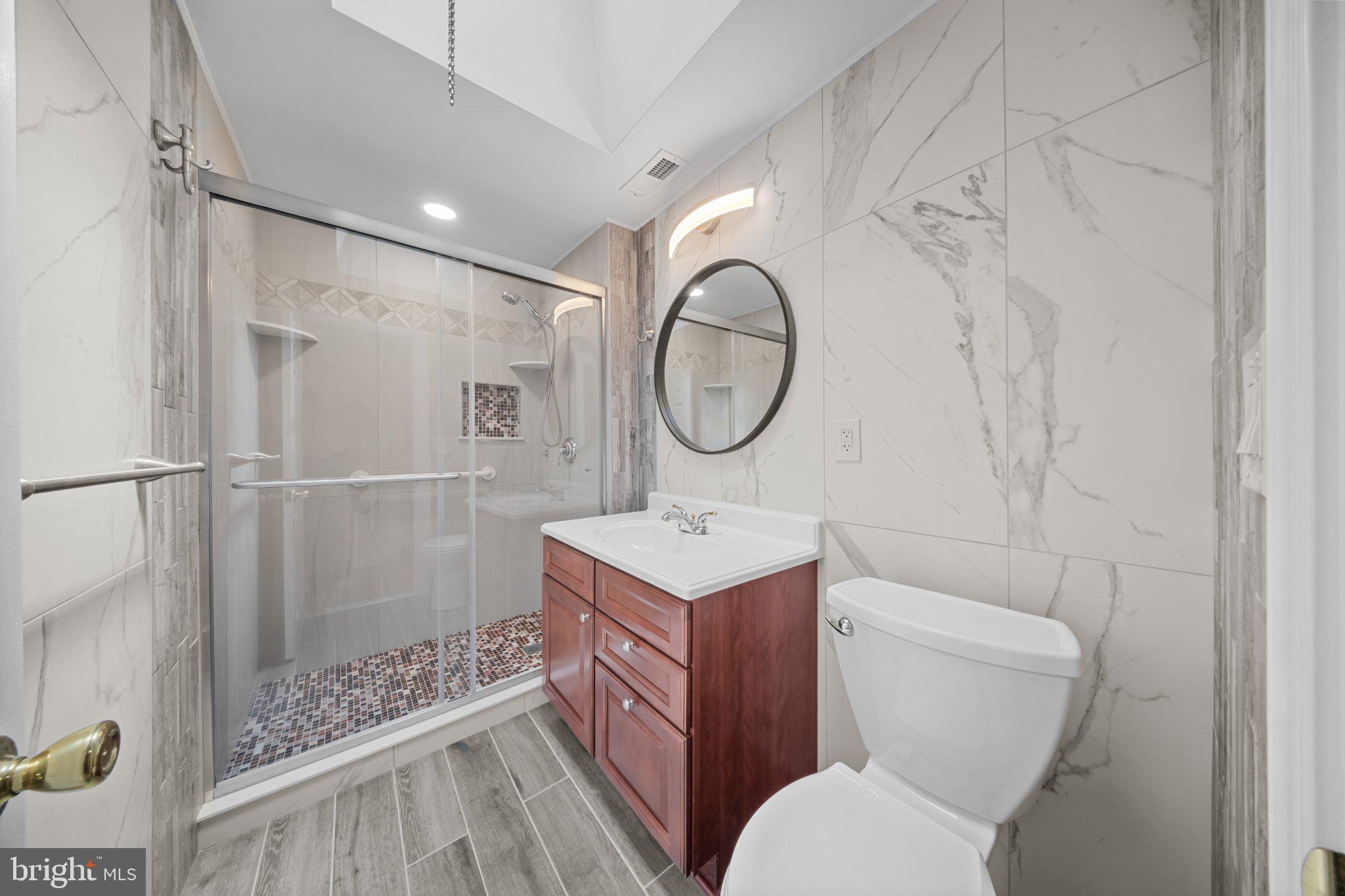 OXFORD CIRCLE - Residential