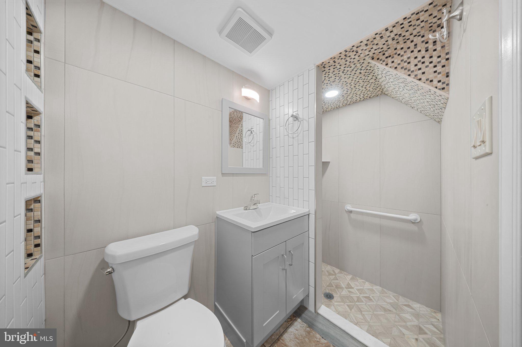 OXFORD CIRCLE - Residential