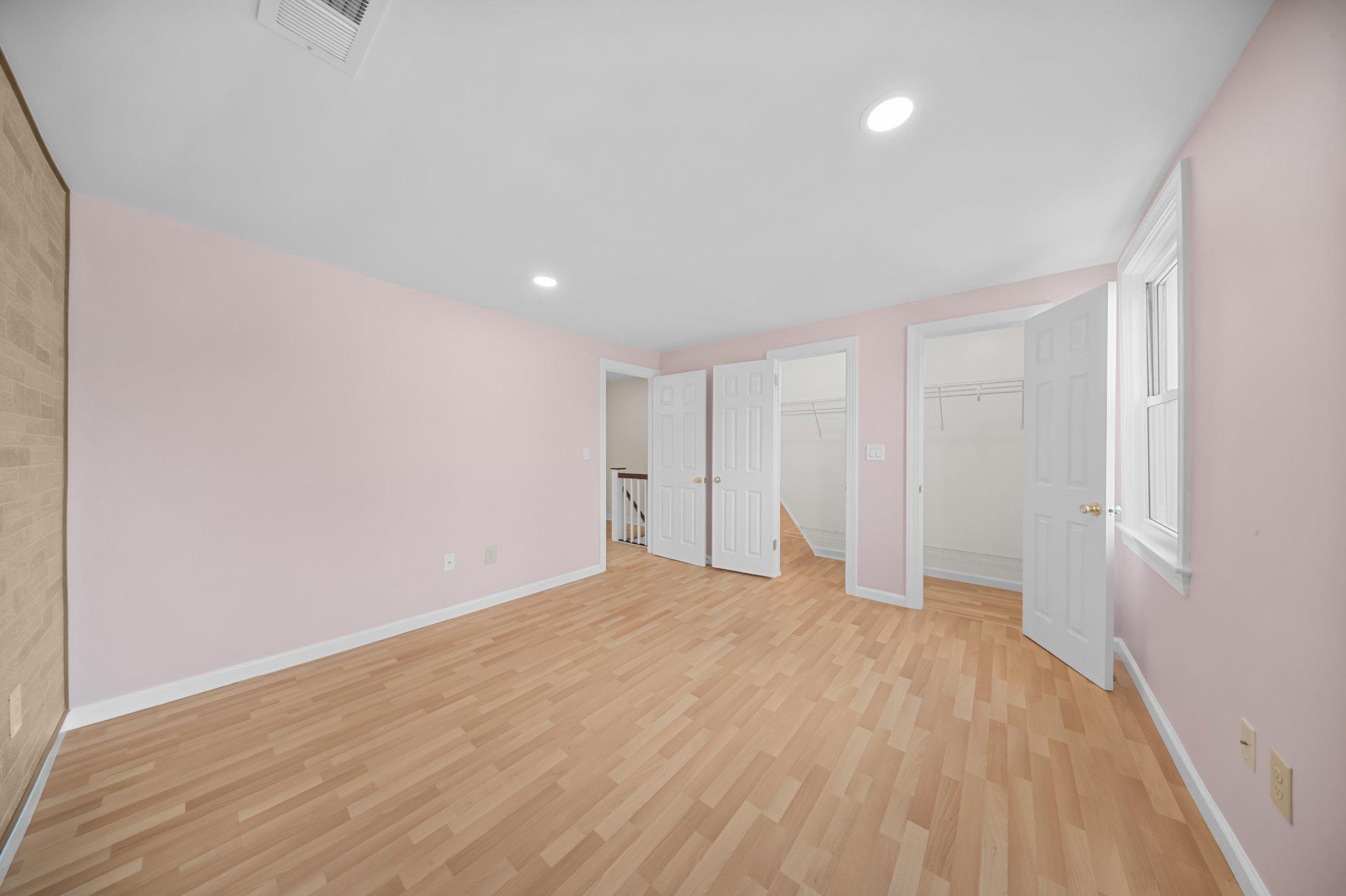 OXFORD CIRCLE - Residential