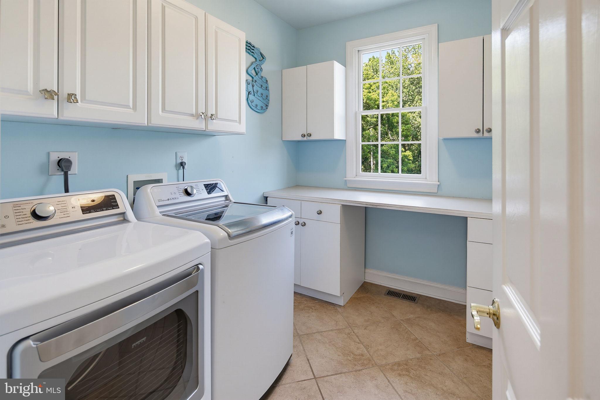 FOX VALLEY ESTATES - Residential
