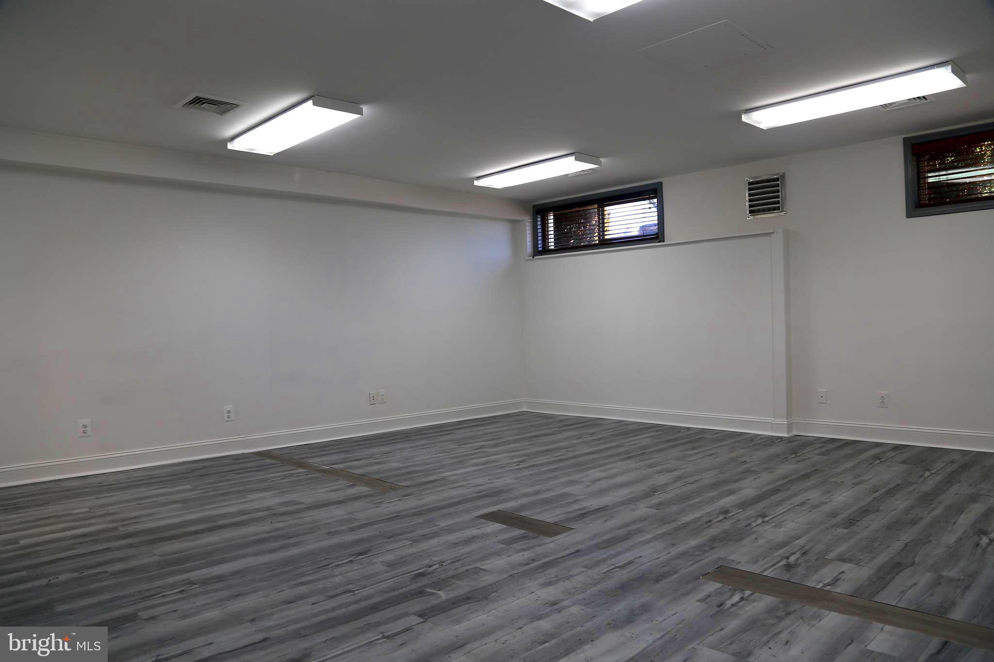 LEIGH CORNERS - Commercial Lease