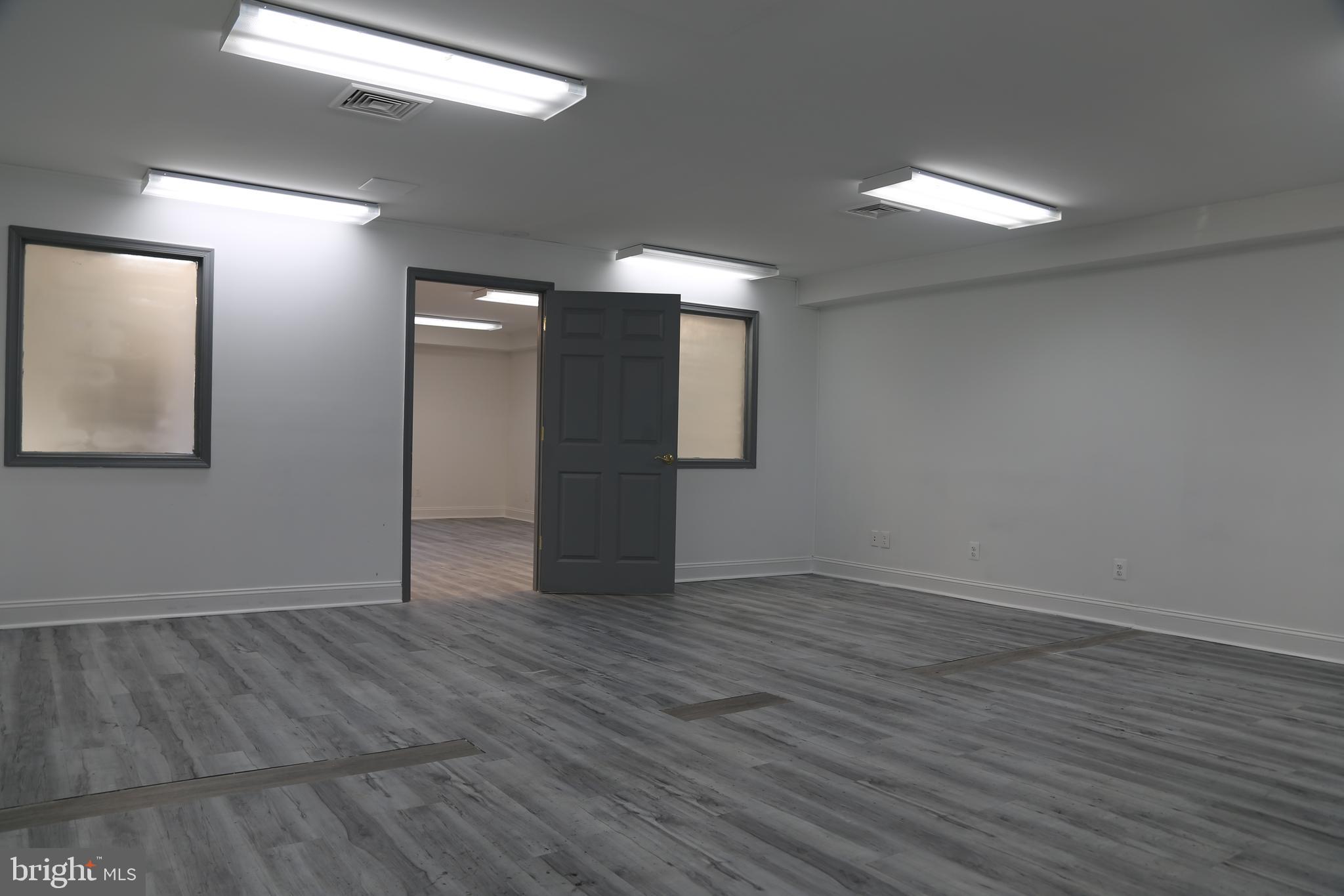 LEIGH CORNERS - Commercial Lease