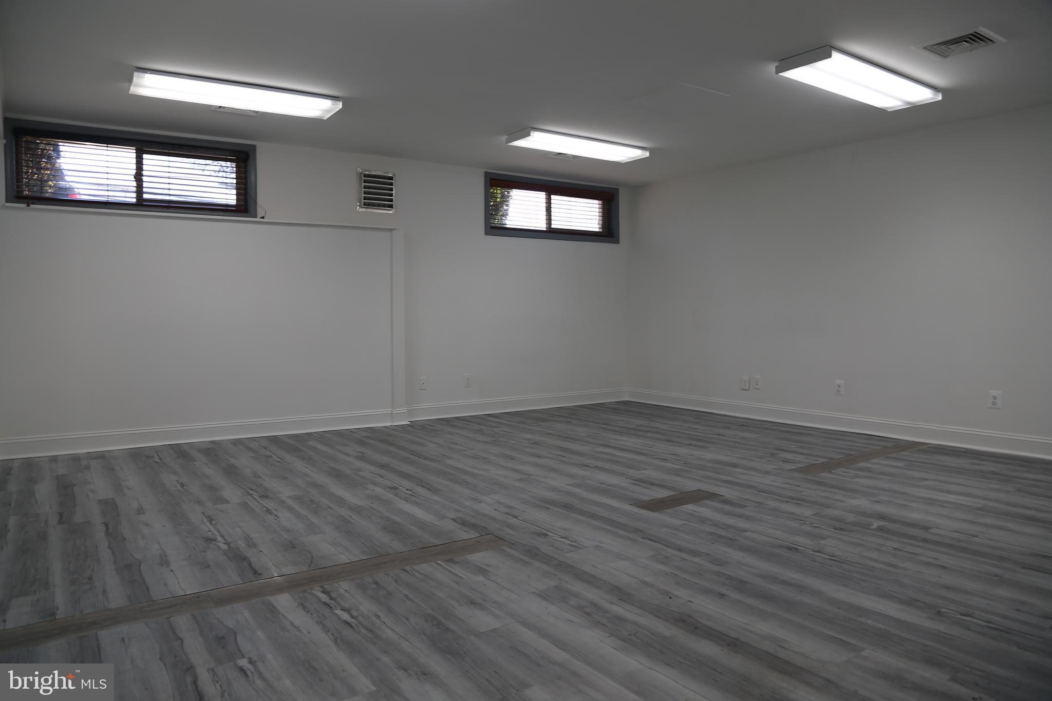 LEIGH CORNERS - Commercial Lease