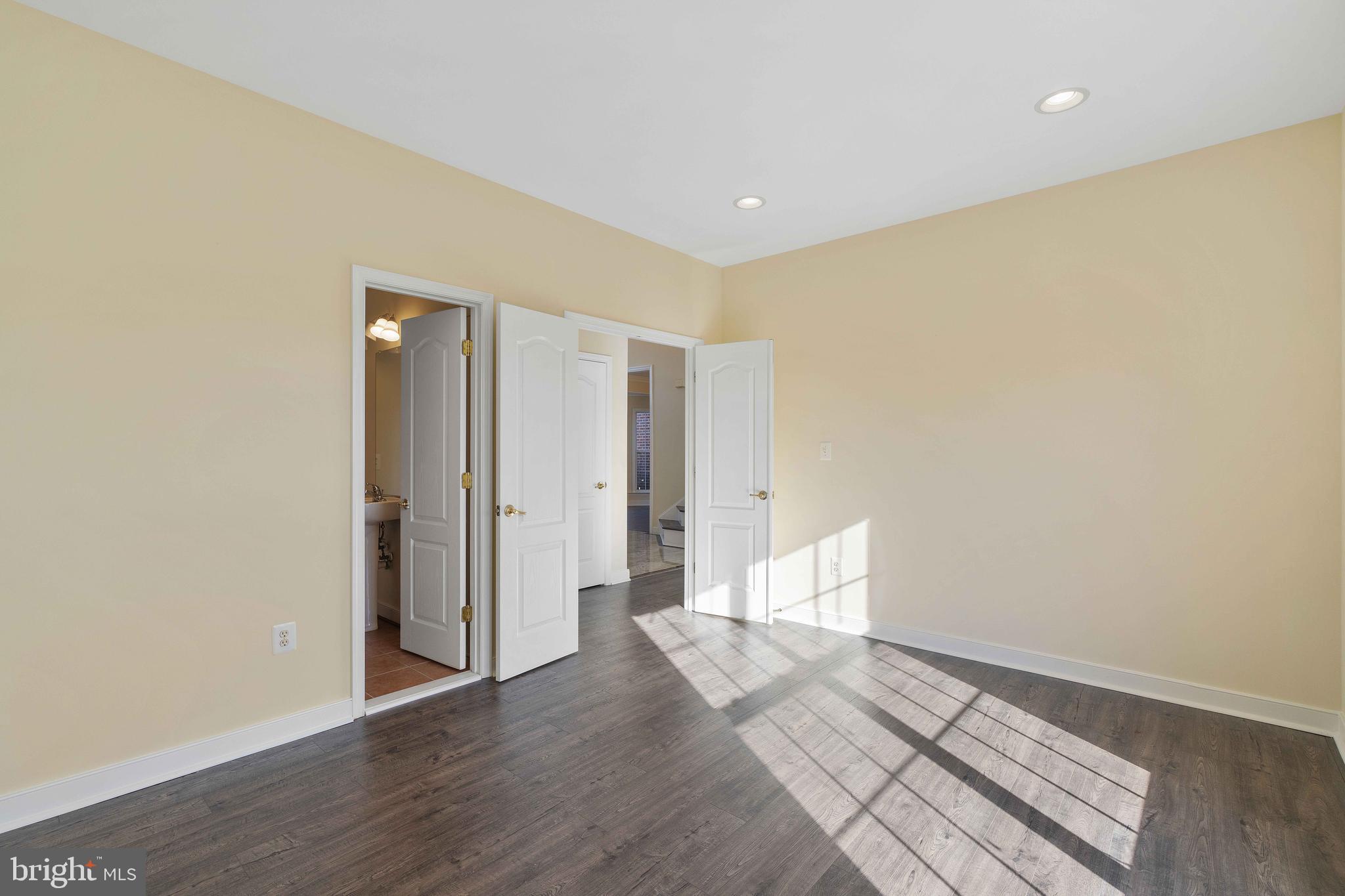 RIDGEFIELD - Residential