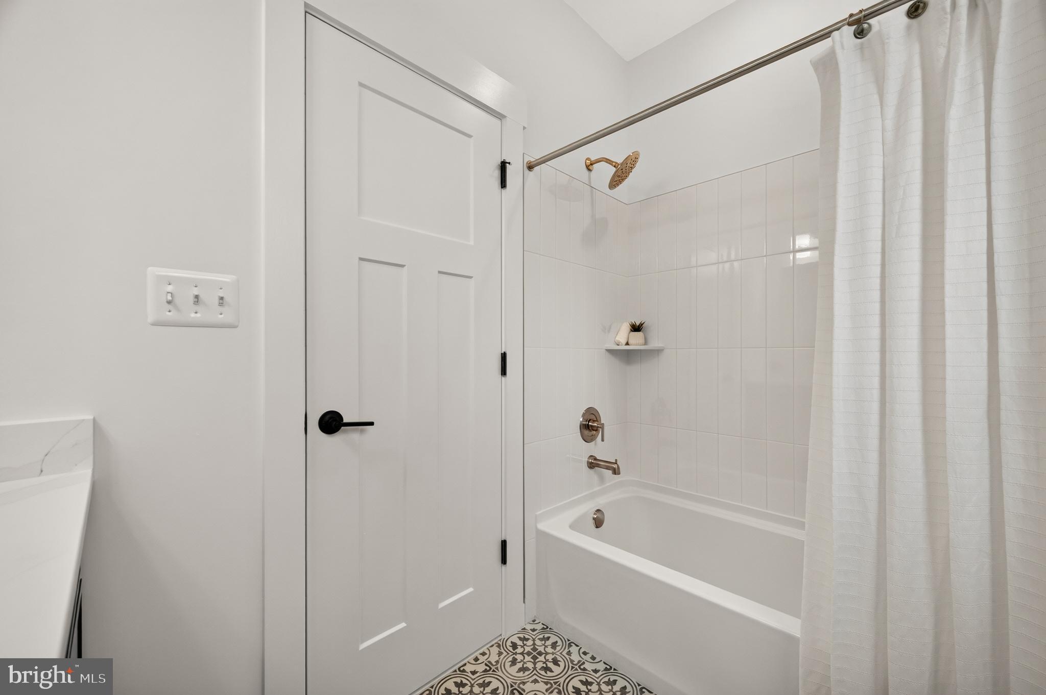MILLERSVILLE - Residential