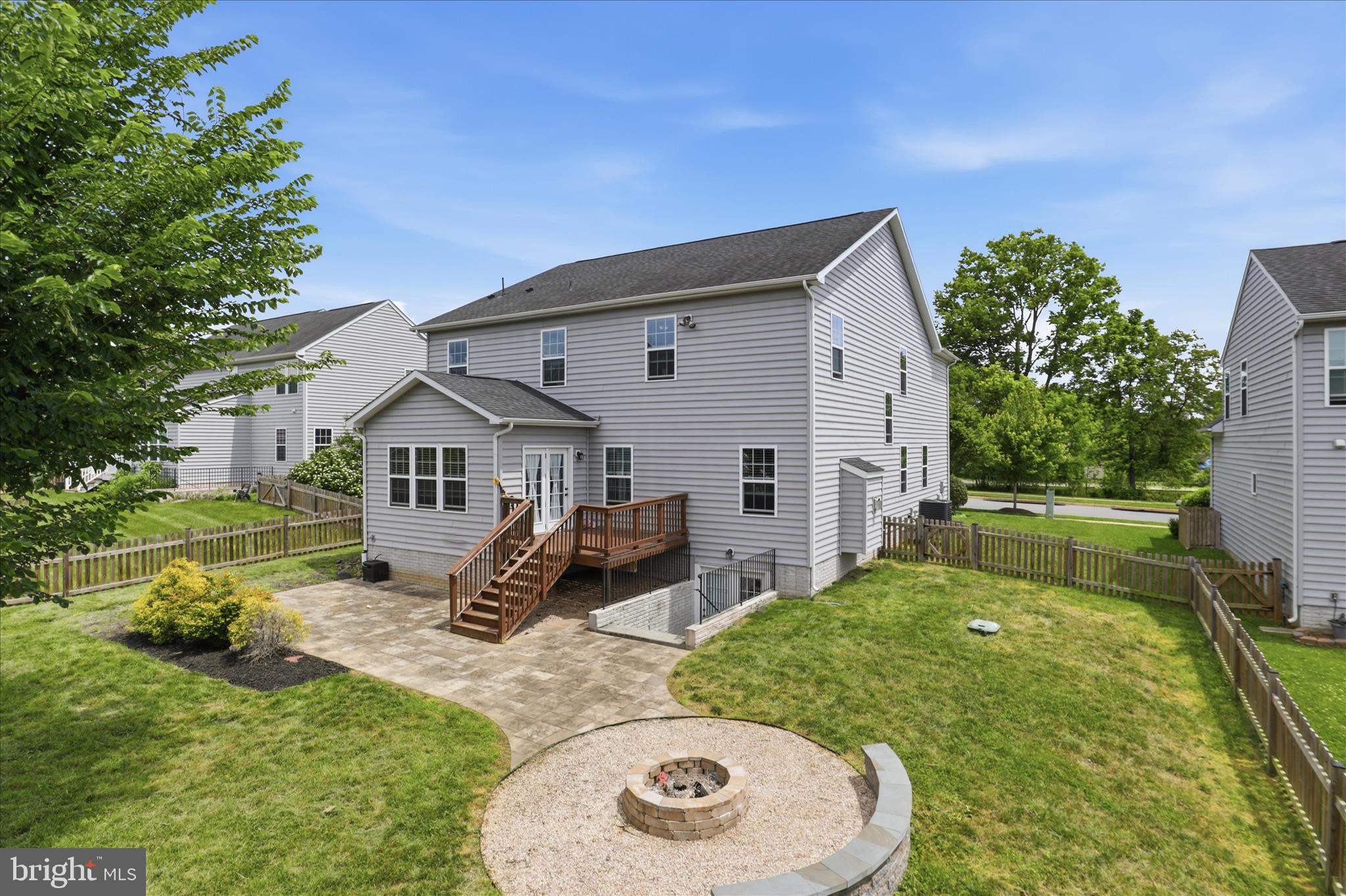 LOVETTSVILLE TOWN CENTER - Residential