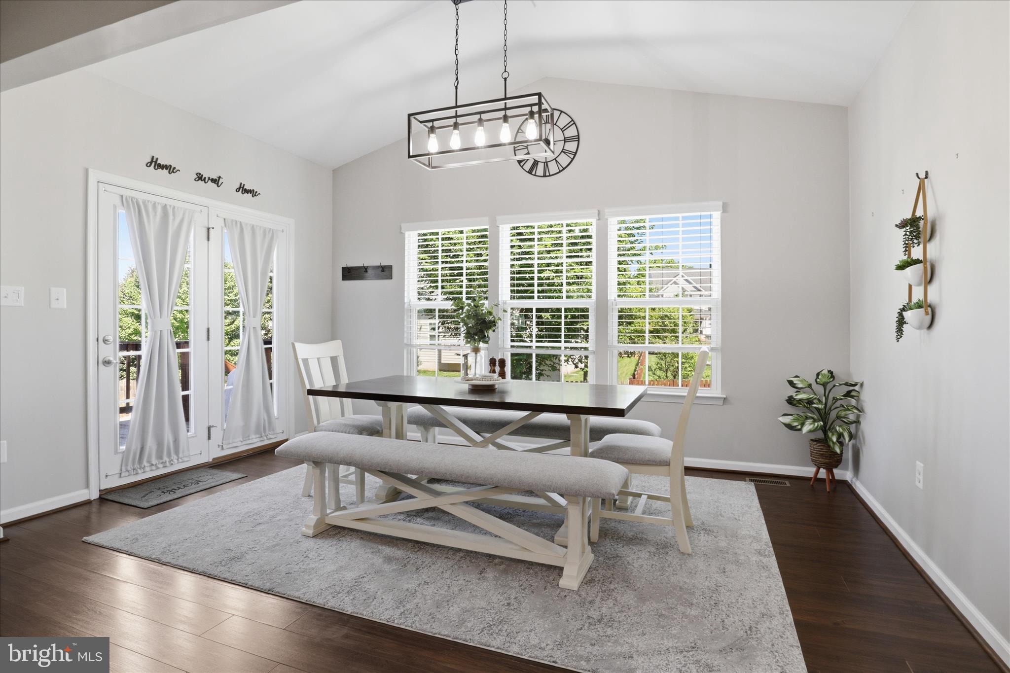 LOVETTSVILLE TOWN CENTER - Residential